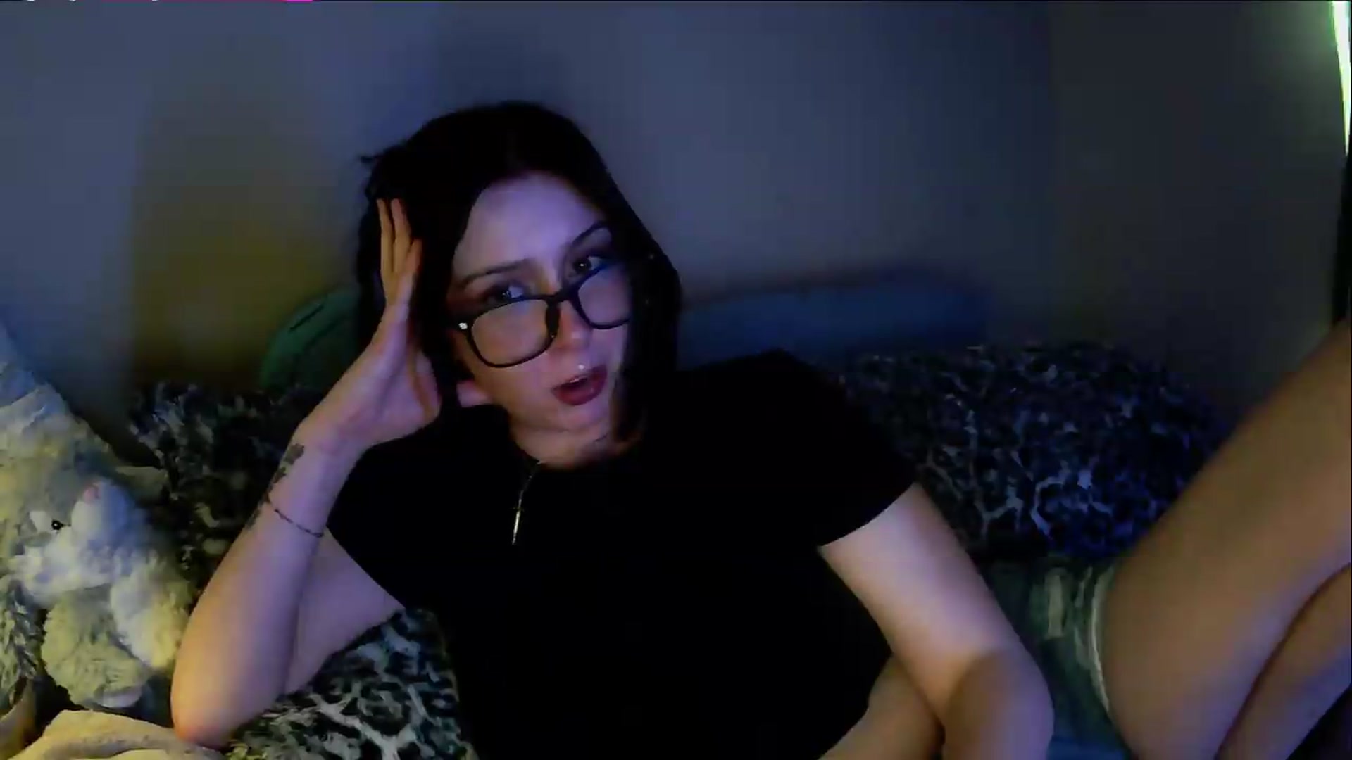 Gallery image thumbnail from Vixendrips's myfreecams stream on, 05/18/2026, 23:56 image 16 of 20