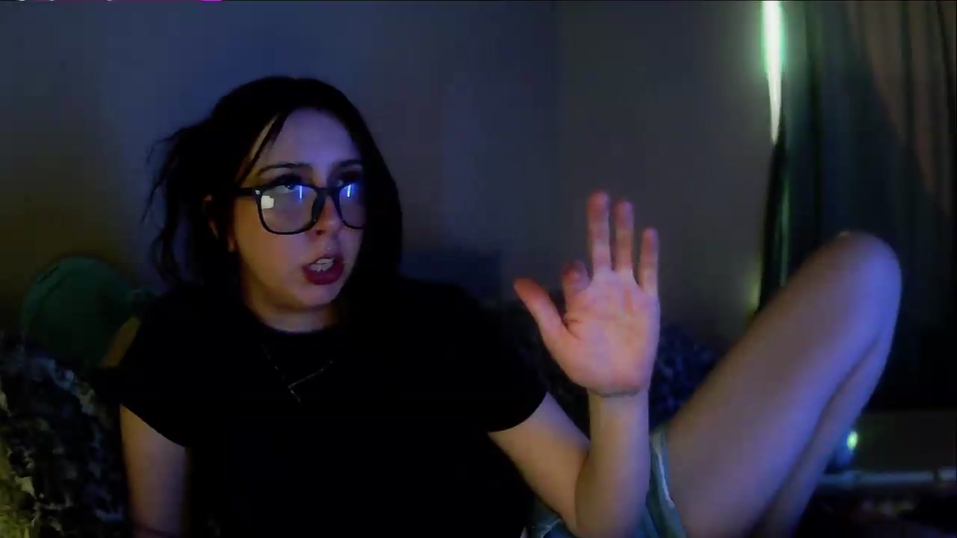 Gallery image thumbnail from Vixendrips's myfreecams stream on, 05/18/2026, 23:56 image 5 of 20