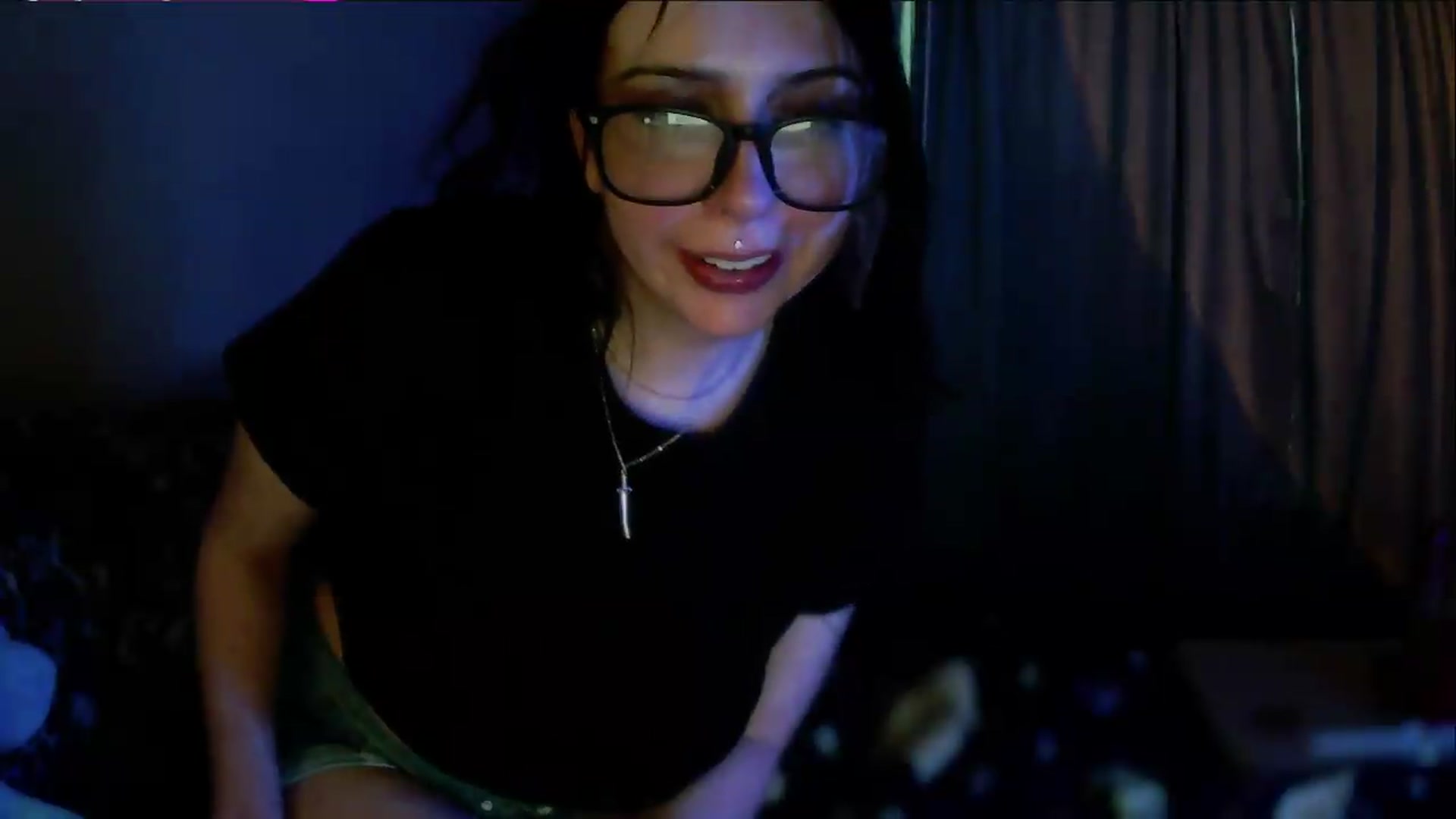 Gallery image thumbnail from Vixendrips's myfreecams stream on, 05/19/2026, 02:56 image 8 of 20