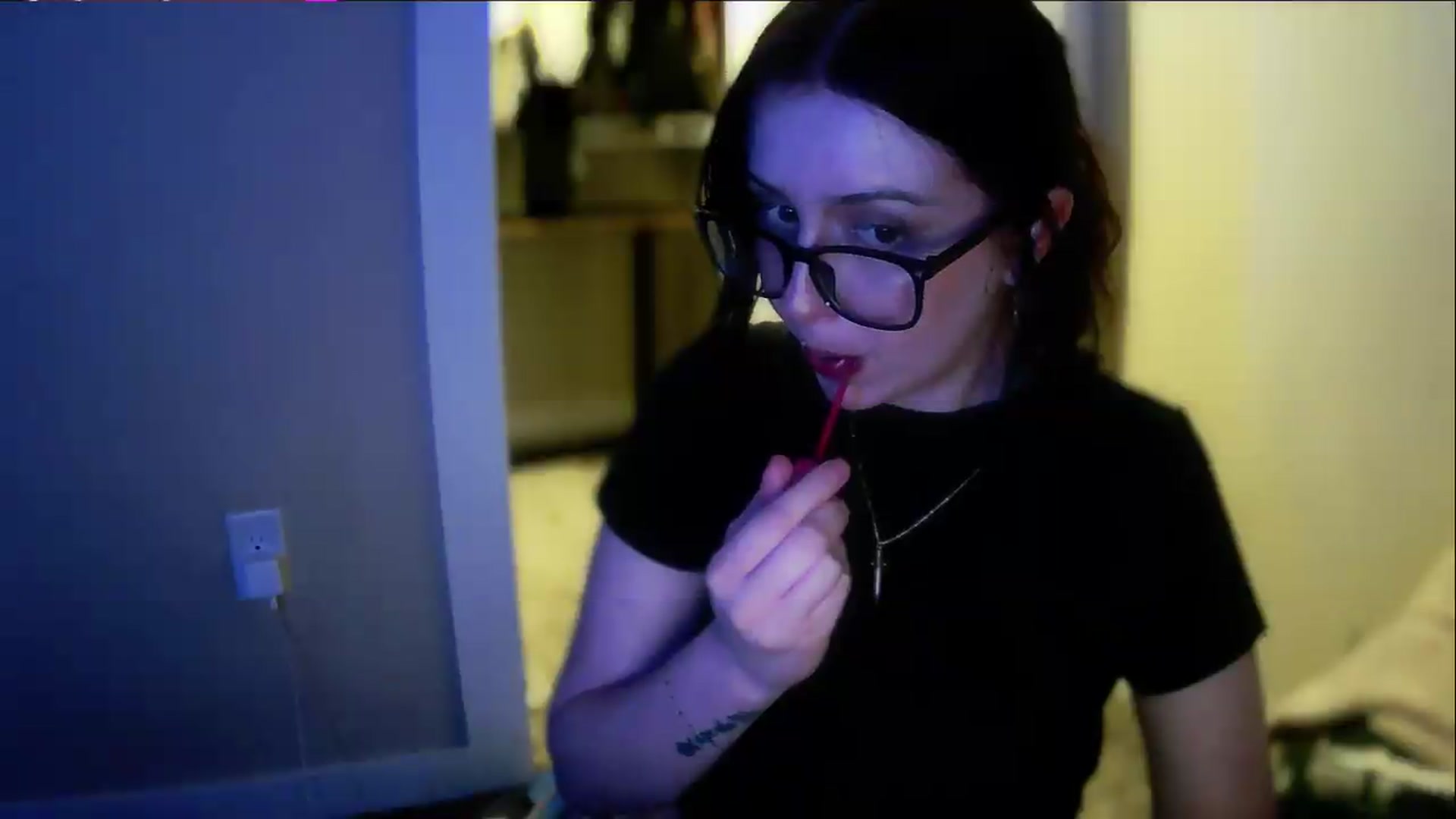 Gallery image thumbnail from Vixendrips's myfreecams stream on, 05/19/2026, 02:56 image 11 of 20