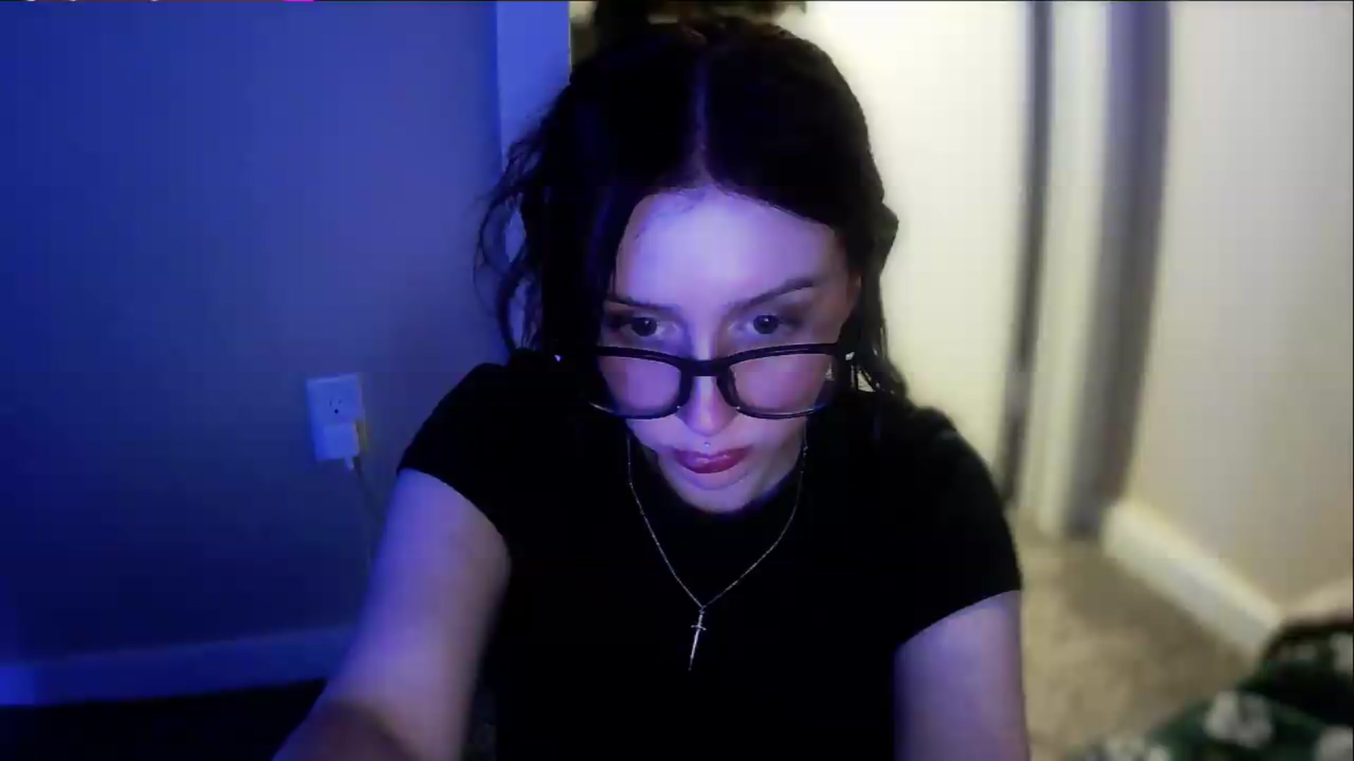 Gallery image thumbnail from Vixendrips's myfreecams stream on, 05/19/2026, 02:56 image 15 of 20