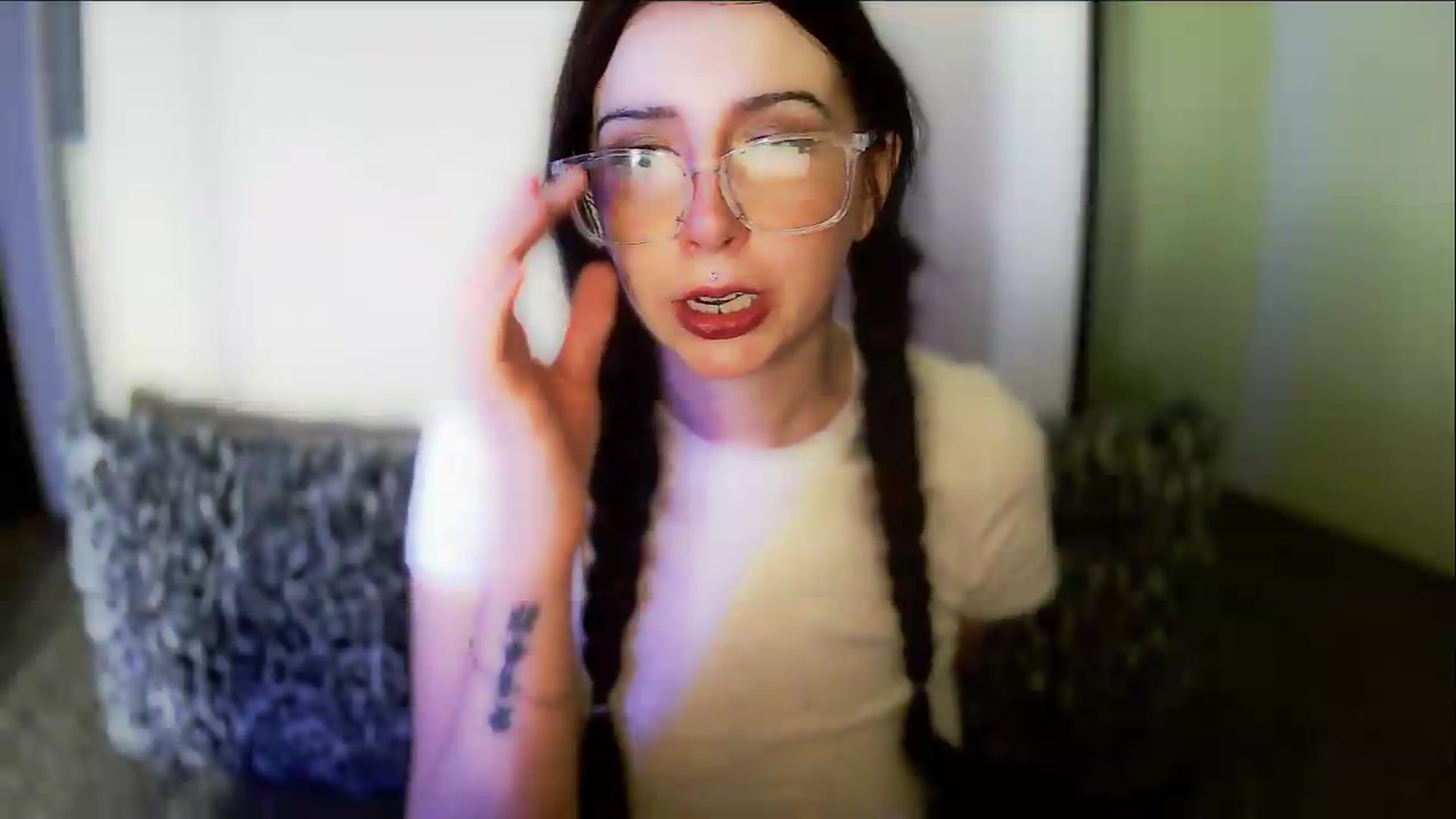 Gallery image thumbnail from Vixendrips's myfreecams stream on, 05/20/2026, 18:39 image 19 of 20