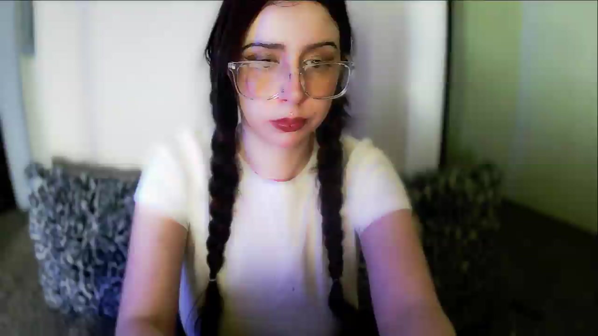 Gallery image thumbnail from Vixendrips's myfreecams stream on, 05/20/2026, 18:39 image 9 of 20
