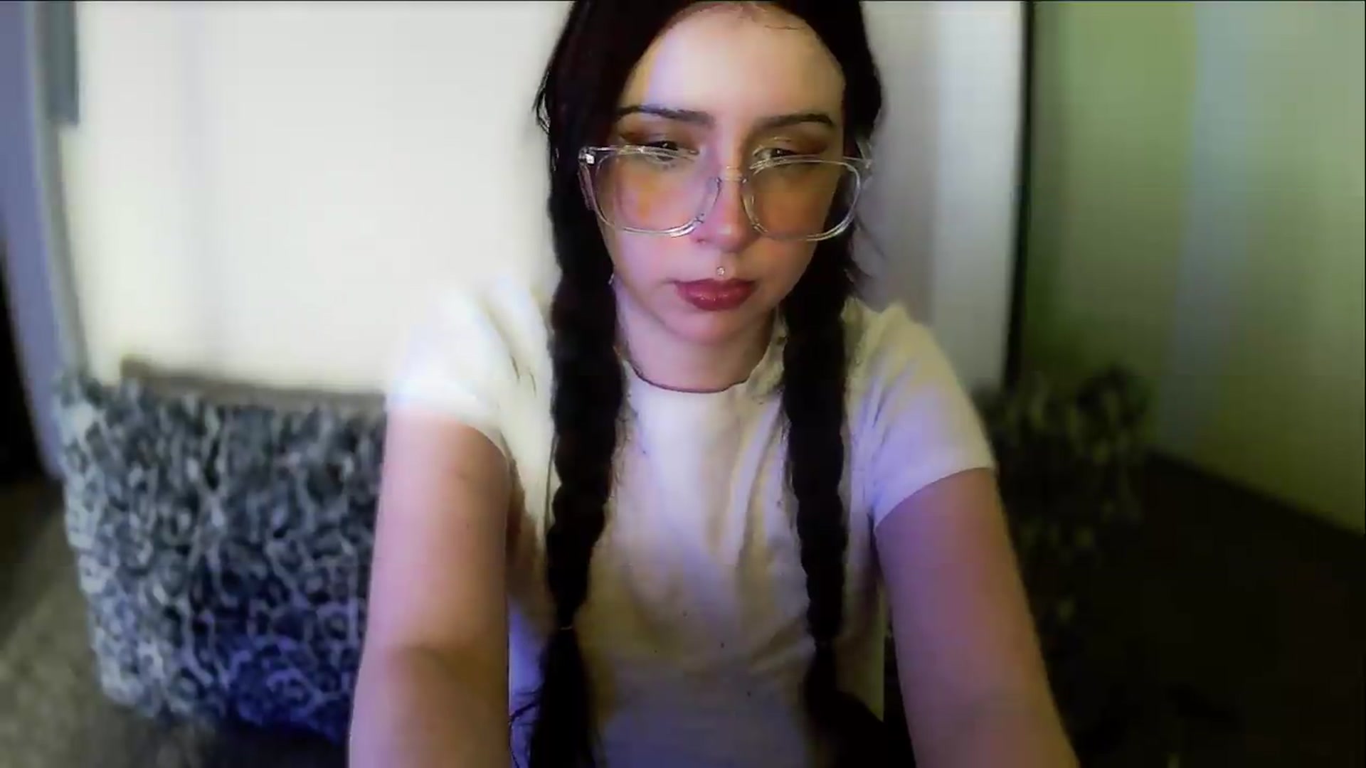 Gallery image thumbnail from Vixendrips's myfreecams stream on, 05/20/2026, 18:39 image 18 of 20