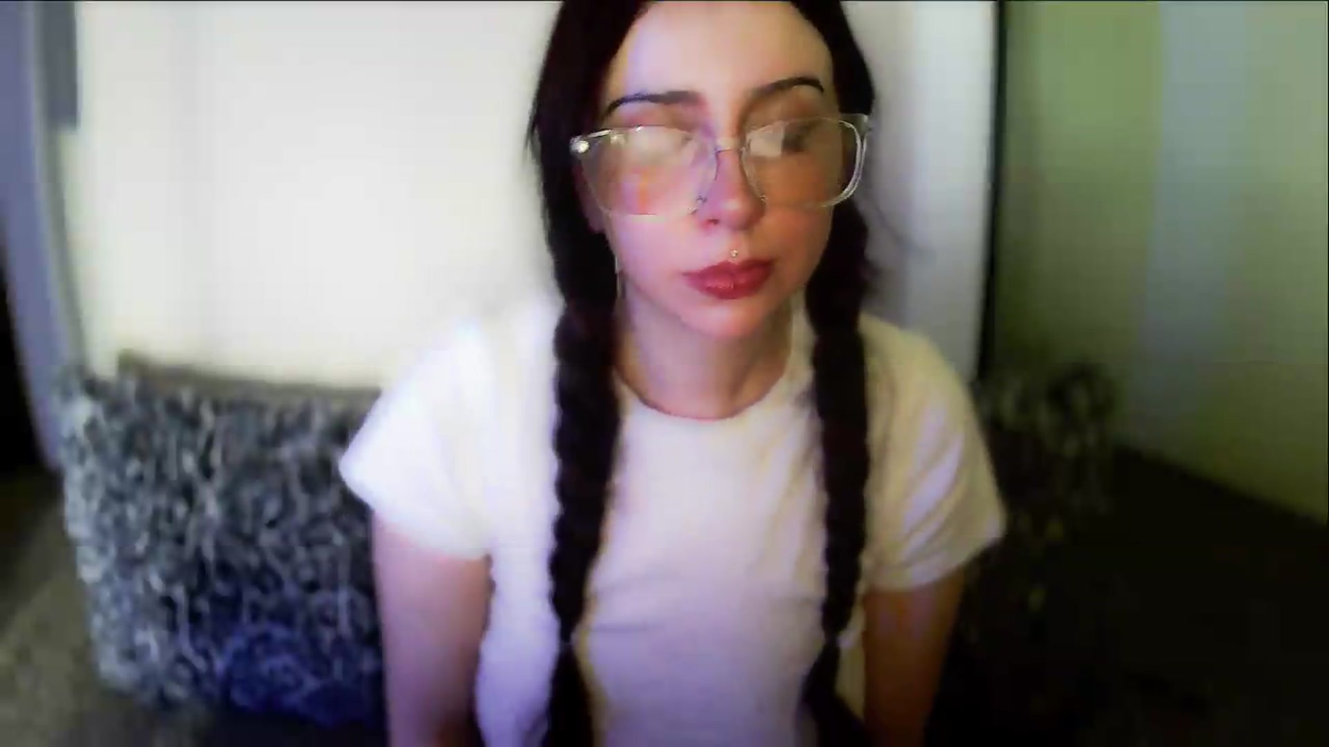 Gallery image thumbnail from Vixendrips's myfreecams stream on, 05/20/2026, 18:39 image 17 of 20