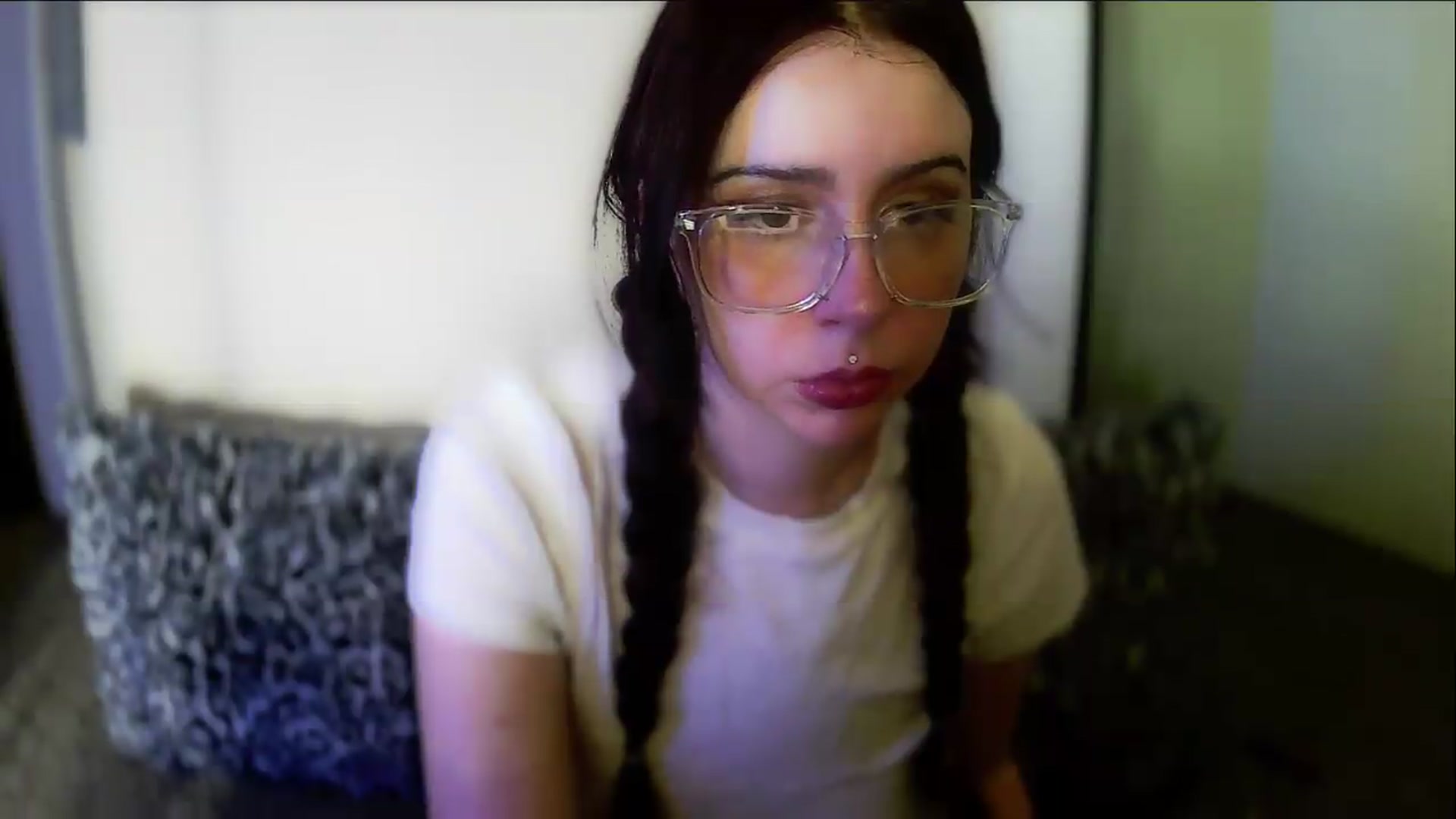 Gallery image thumbnail from Vixendrips's myfreecams stream on, 05/20/2026, 18:39 image 16 of 20