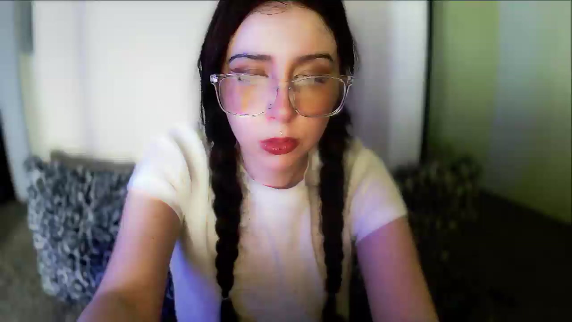 Gallery image thumbnail from Vixendrips's myfreecams stream on, 05/20/2026, 18:39 image 7 of 20