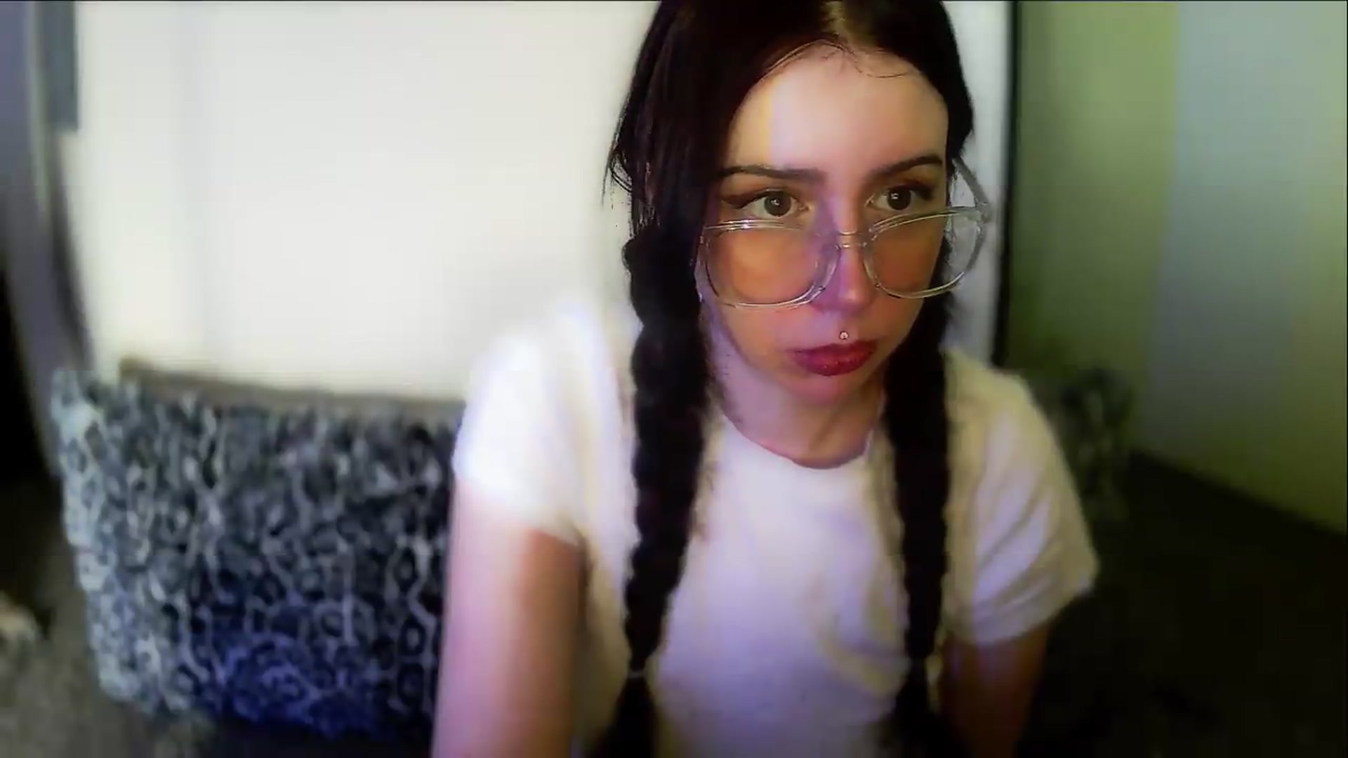 Gallery image thumbnail from Vixendrips's myfreecams stream on, 05/20/2026, 18:39 image 13 of 20