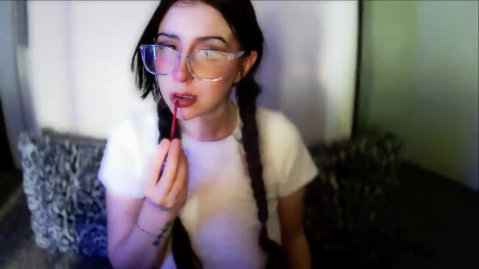 Gallery image thumbnail from Vixendrips's myfreecams stream on, 05/20/2026, 18:39 image 6 of 20