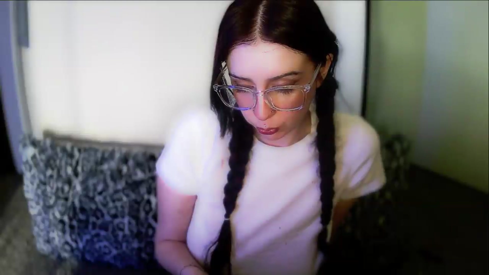 Gallery image thumbnail from Vixendrips's myfreecams stream on, 05/20/2026, 18:39 image 15 of 20