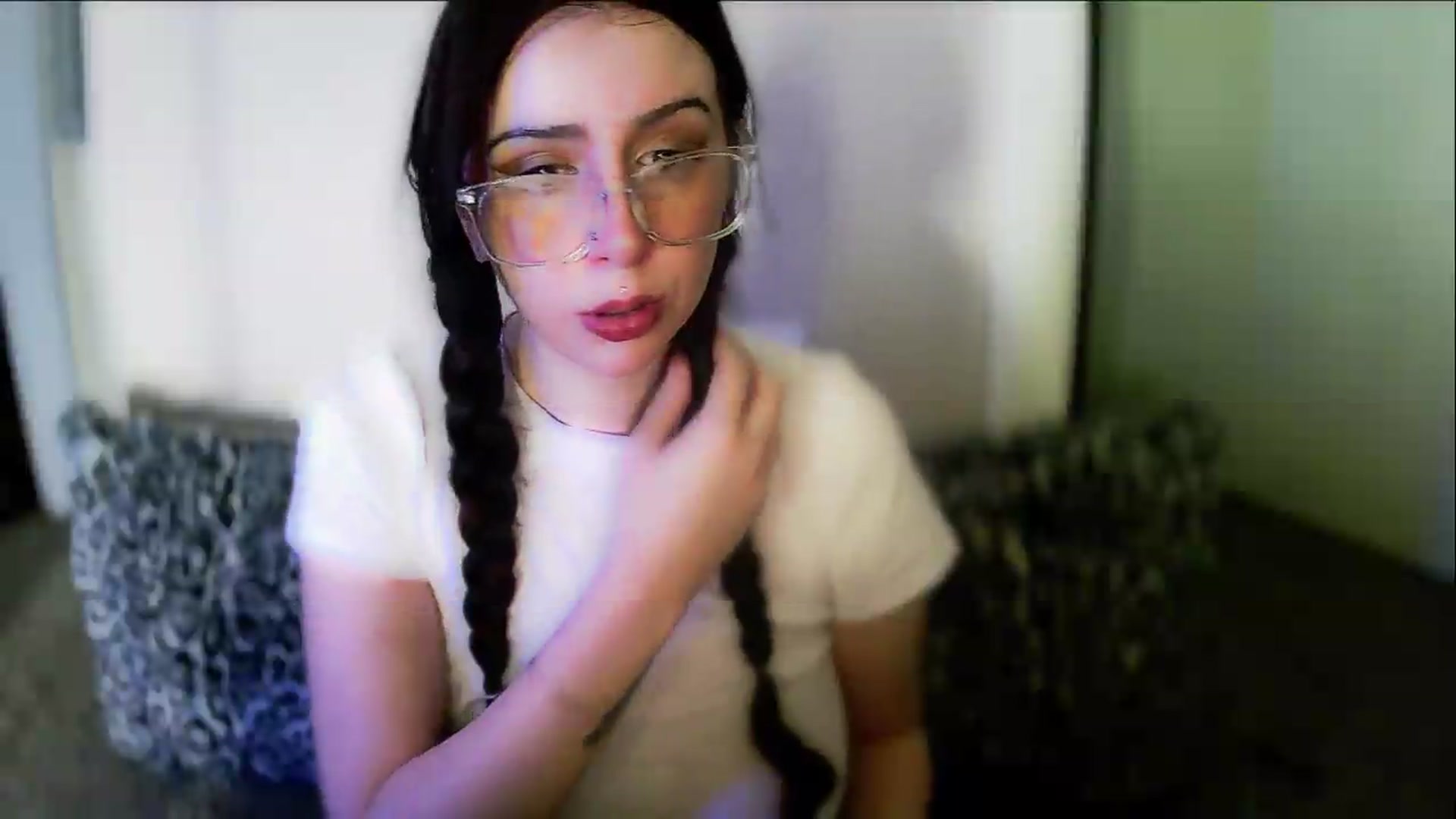 Gallery image thumbnail from Vixendrips's myfreecams stream on, 05/20/2026, 18:39 image 11 of 20