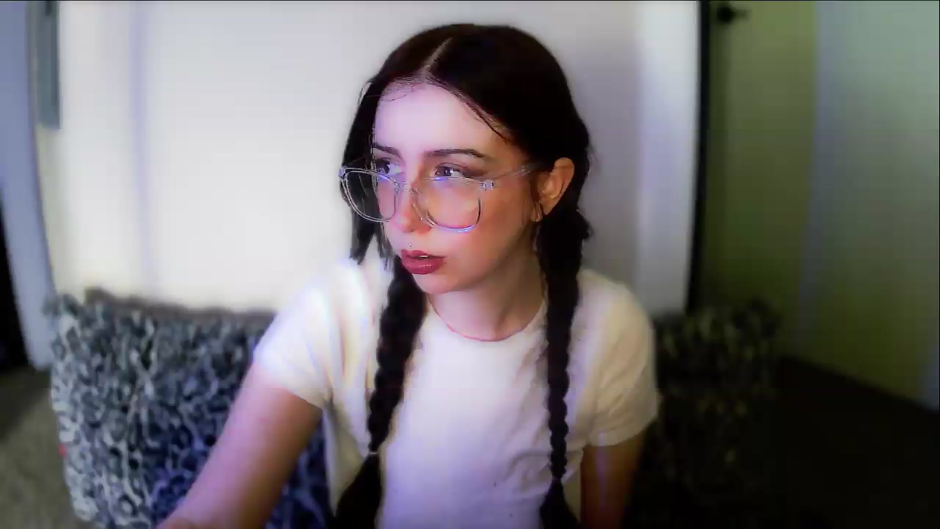 Gallery image thumbnail from Vixendrips's myfreecams stream on, 05/20/2026, 18:39 image 2 of 20