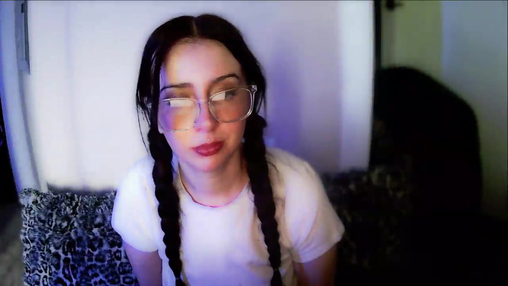 Gallery image thumbnail from Vixendrips's myfreecams stream on, 05/20/2026, 19:30 image 17 of 20