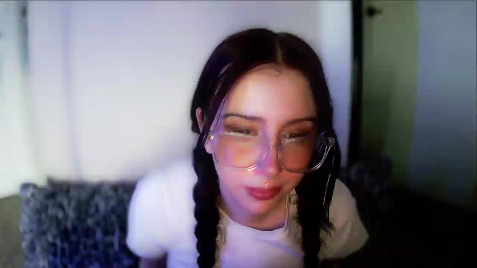 Gallery image thumbnail from Vixendrips's myfreecams stream on, 05/20/2026, 19:30 image 5 of 20