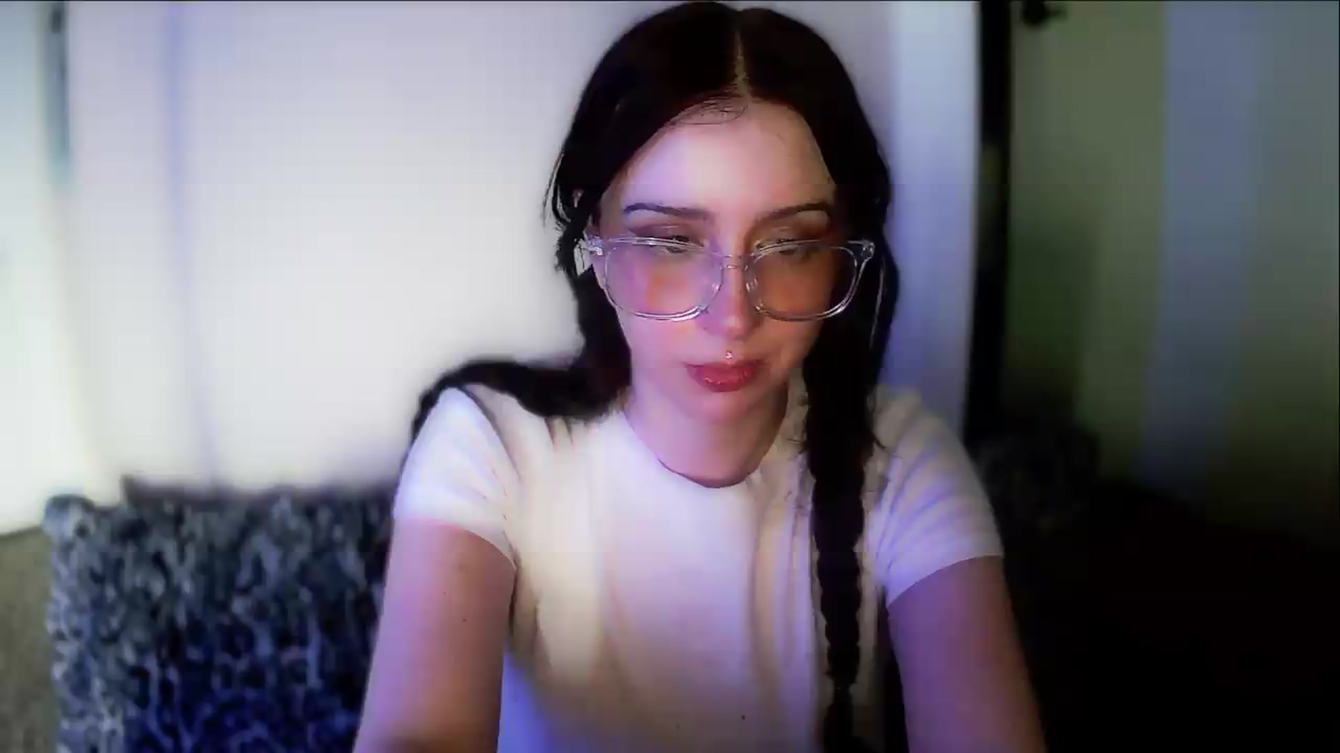 Gallery image thumbnail from Vixendrips's myfreecams stream on, 05/20/2026, 19:30 image 1 of 20
