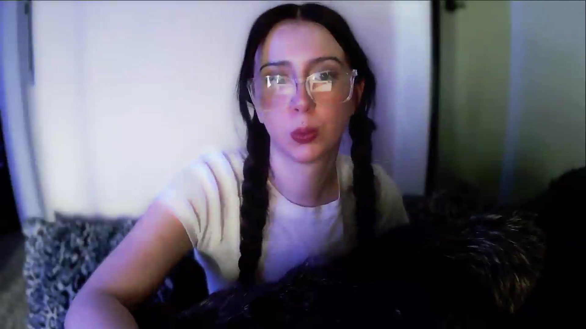 Gallery image thumbnail from Vixendrips's myfreecams stream on, 05/20/2026, 19:30 image 18 of 20