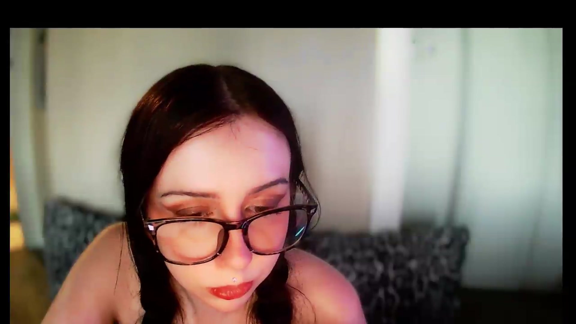 Gallery image thumbnail from Vixendrips's myfreecams stream on, 05/26/2026, 24:36 image 15 of 20
