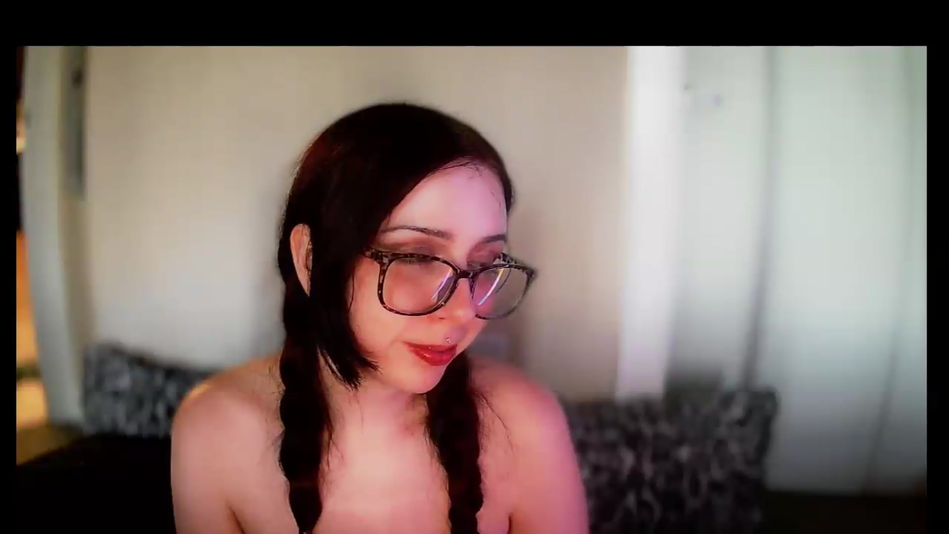 Gallery image thumbnail from Vixendrips's myfreecams stream on, 05/26/2026, 24:36 image 12 of 20