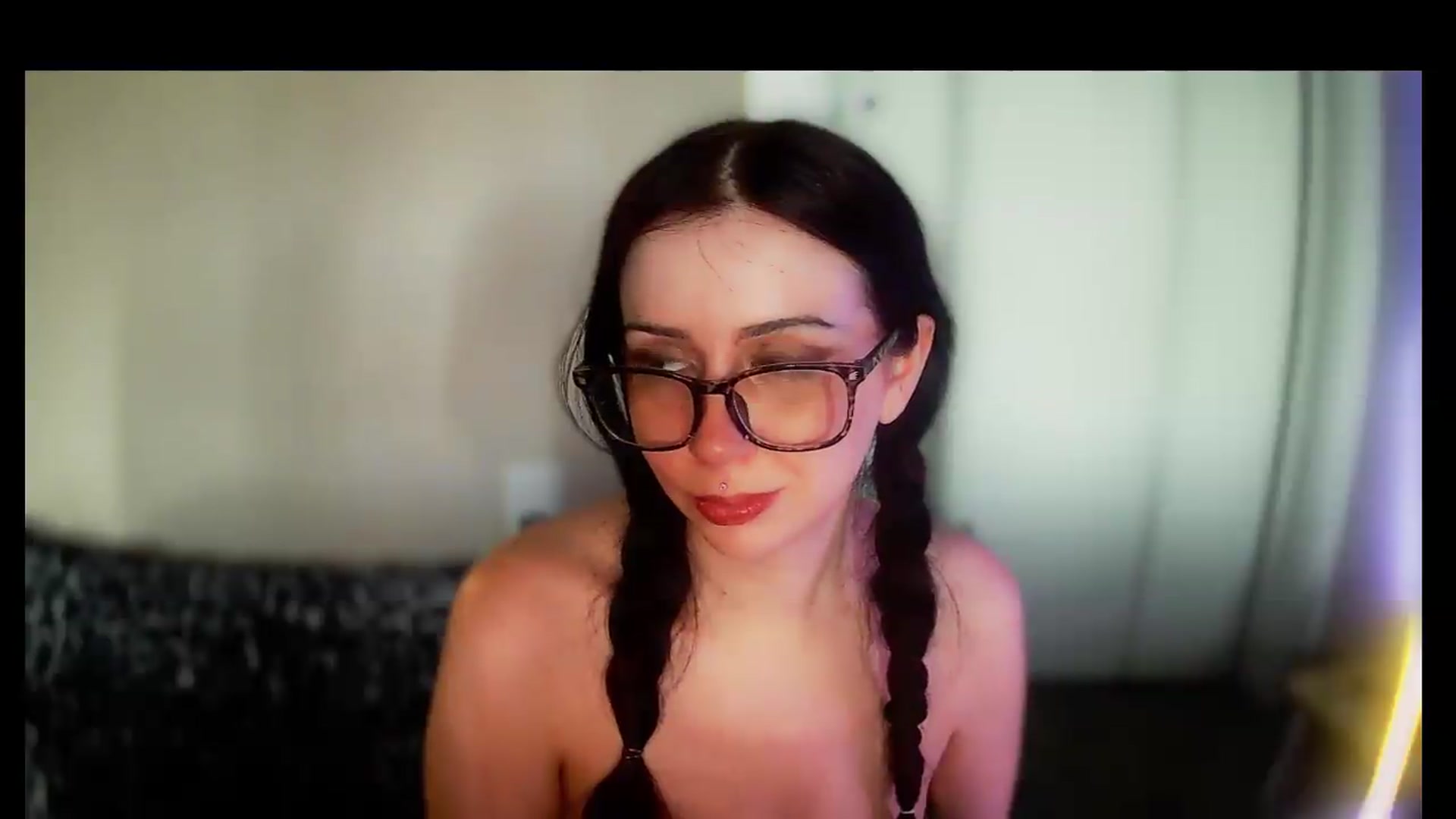 Gallery image thumbnail from Vixendrips's myfreecams stream on, 05/26/2026, 24:36 image 6 of 20