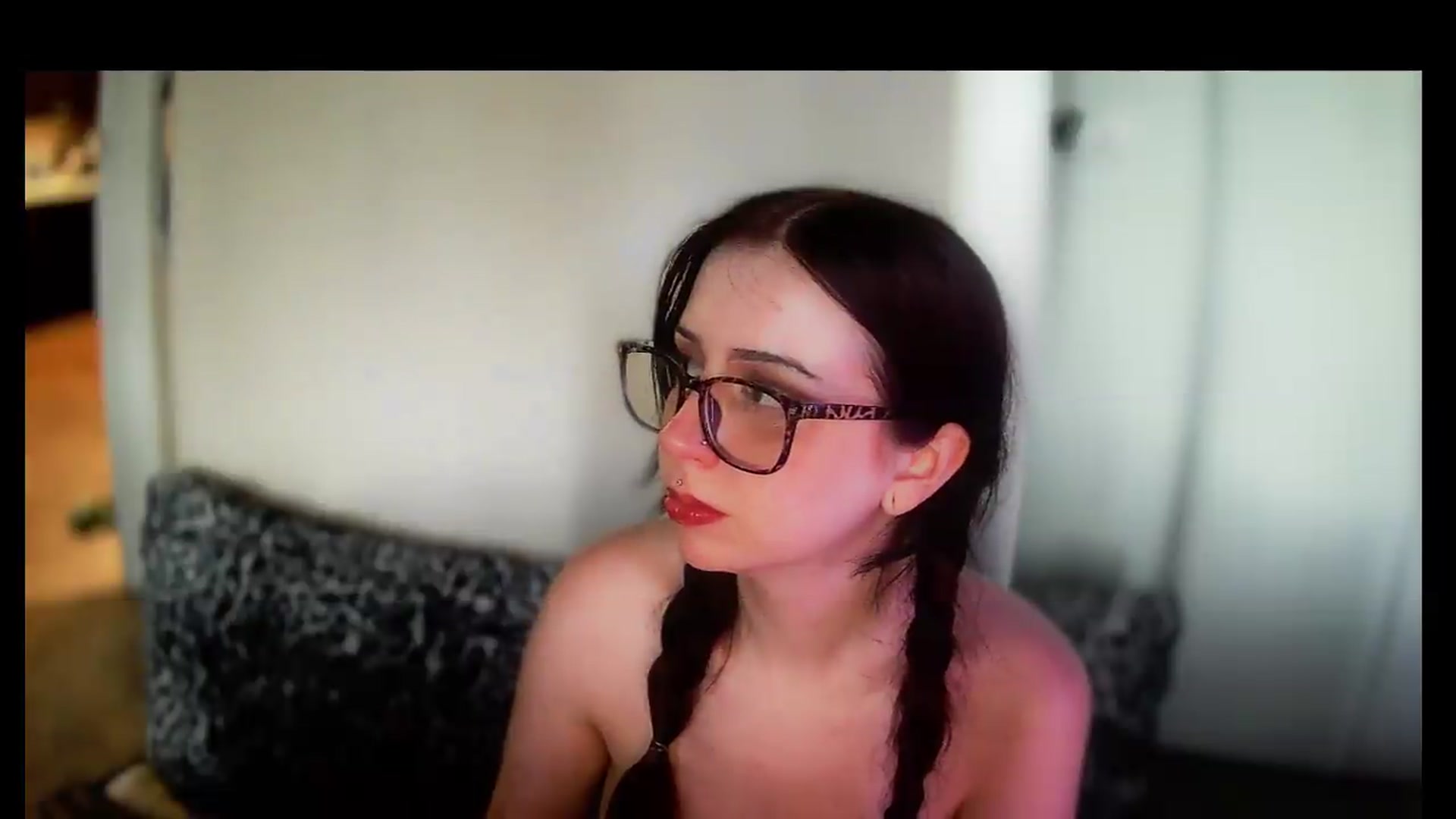 Gallery image thumbnail from Vixendrips's myfreecams stream on, 05/26/2026, 24:36 image 5 of 20
