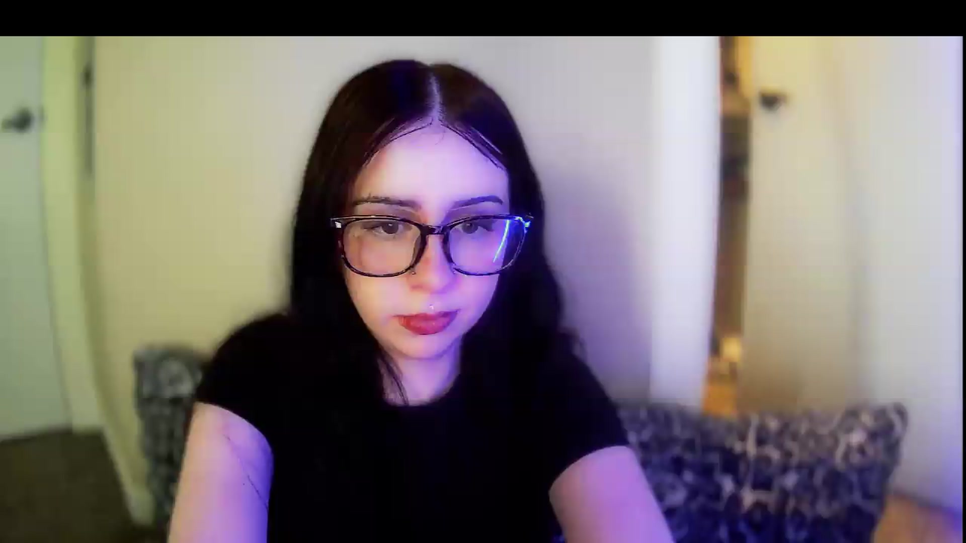 Gallery image thumbnail from Vixendrips's myfreecams stream on, 05/26/2026, 18:13 image 2 of 20