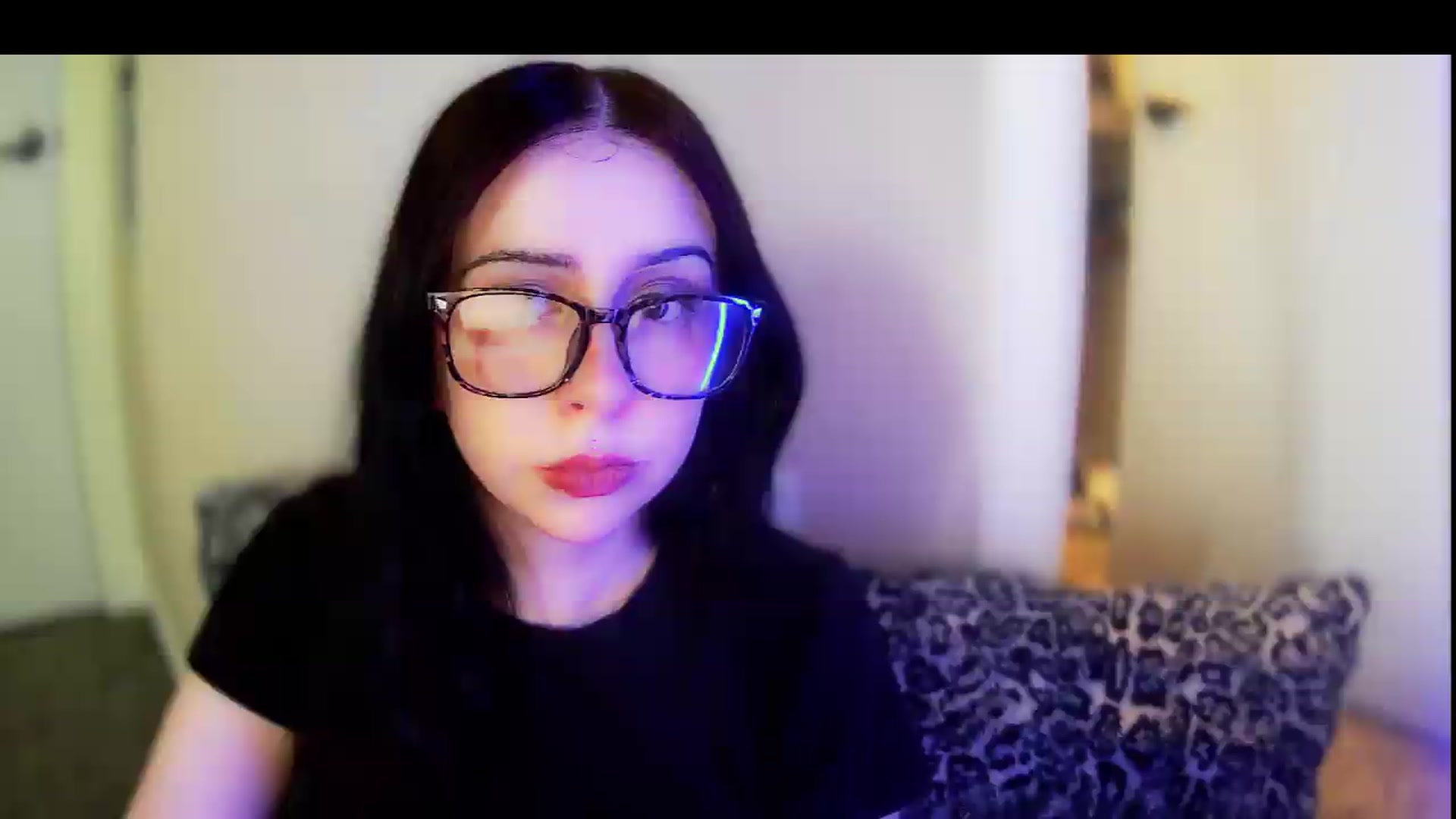 Gallery image thumbnail from Vixendrips's myfreecams stream on, 05/26/2026, 18:13 image 3 of 20