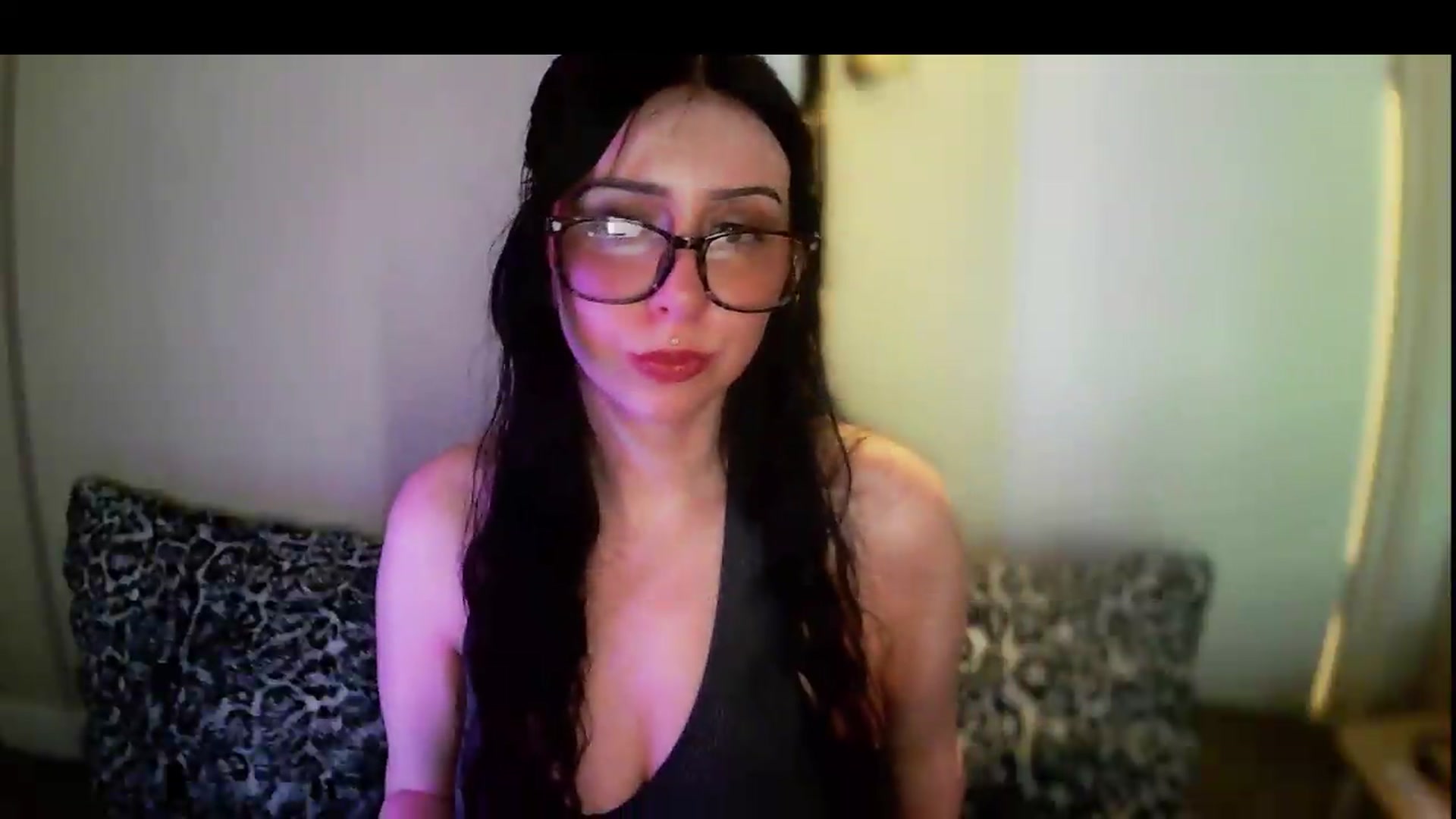 Gallery image thumbnail from Vixendrips's myfreecams stream on, 05/27/2026, 16:35 image 9 of 20