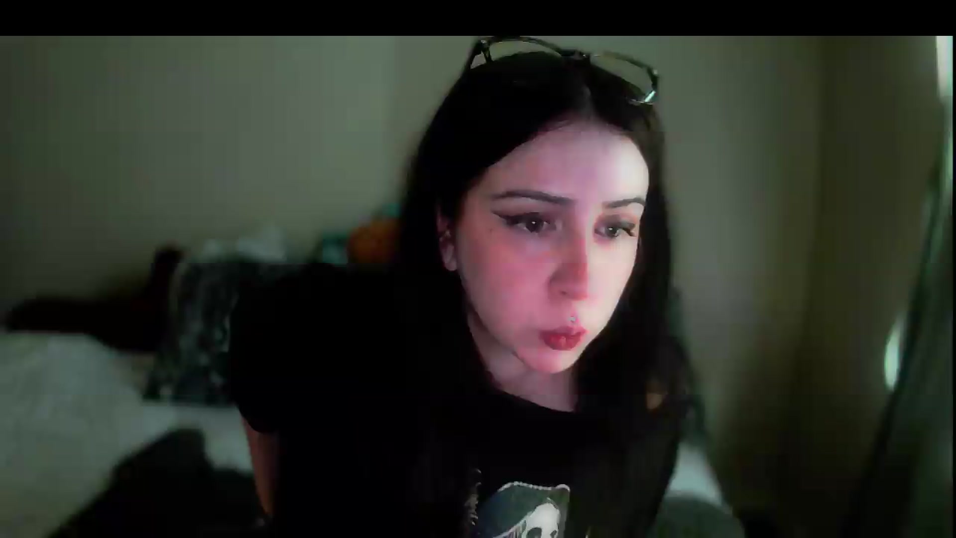 Gallery image thumbnail from Vixendrips's myfreecams stream on, 05/29/2026, 18:46 image 6 of 20