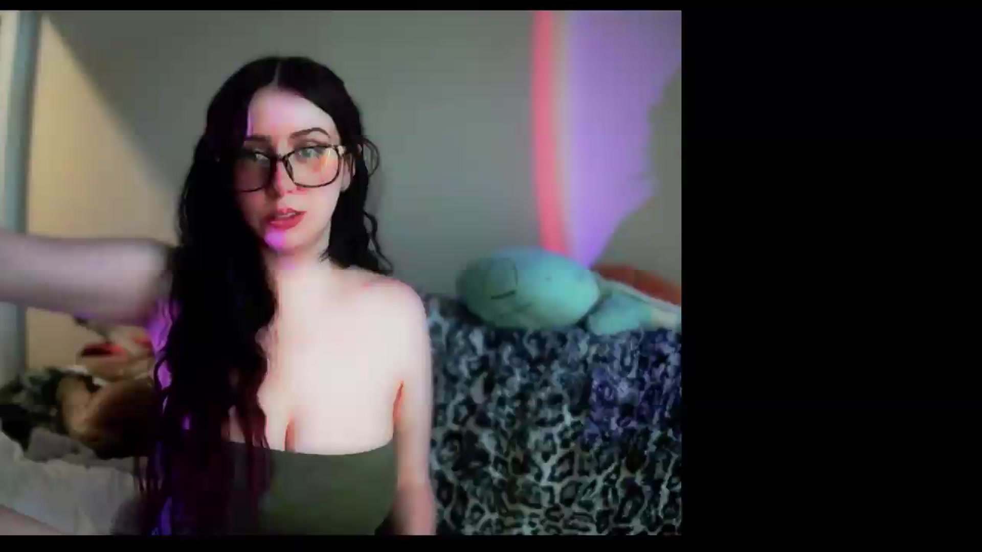 Gallery image thumbnail from Vixendrips's myfreecams stream on, 06/04/2026, 16:32 image 4 of 20