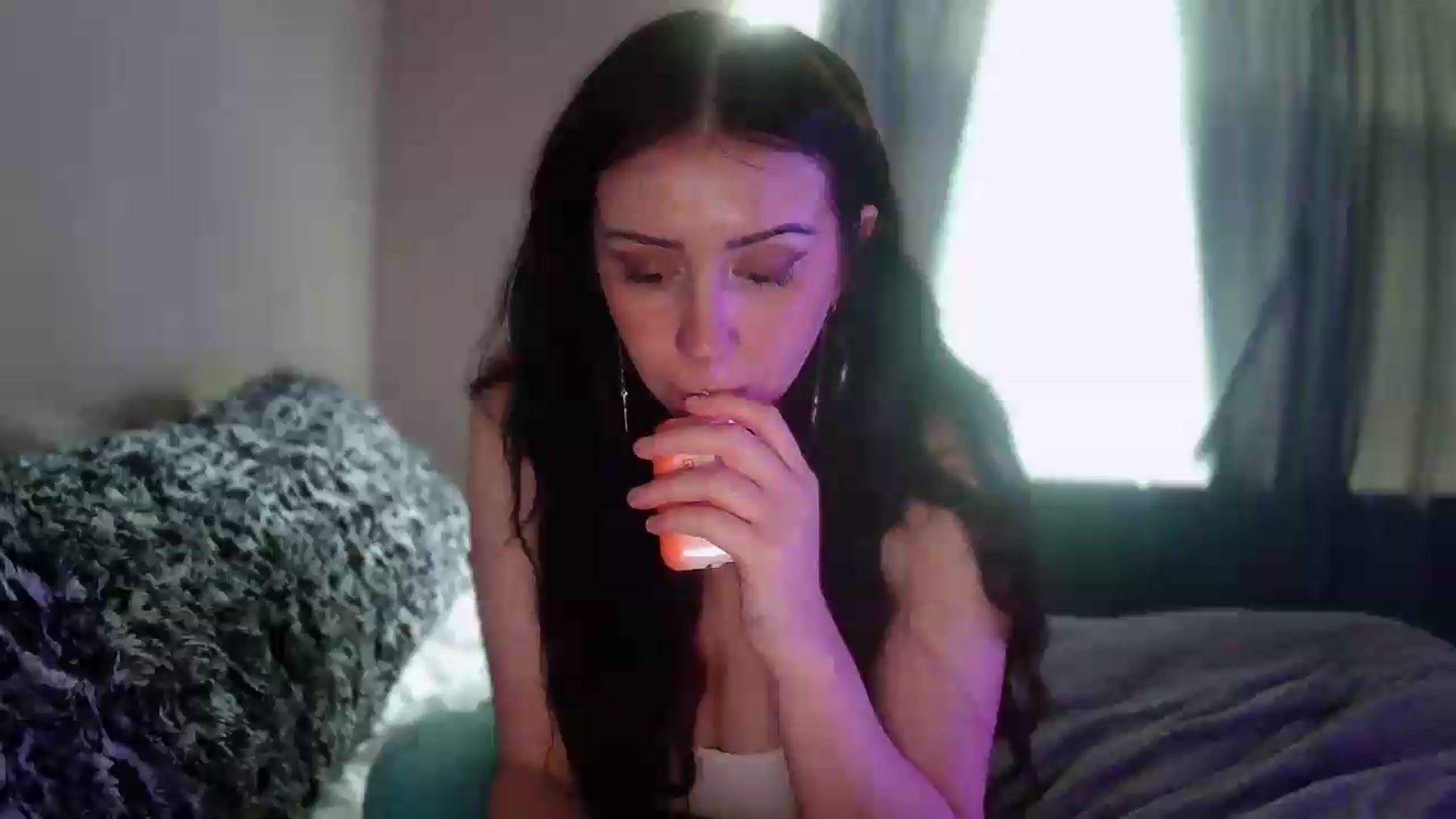 Gallery image thumbnail from Vixendrips's myfreecams stream on, 06/08/2026, 18:08 image 1 of 20