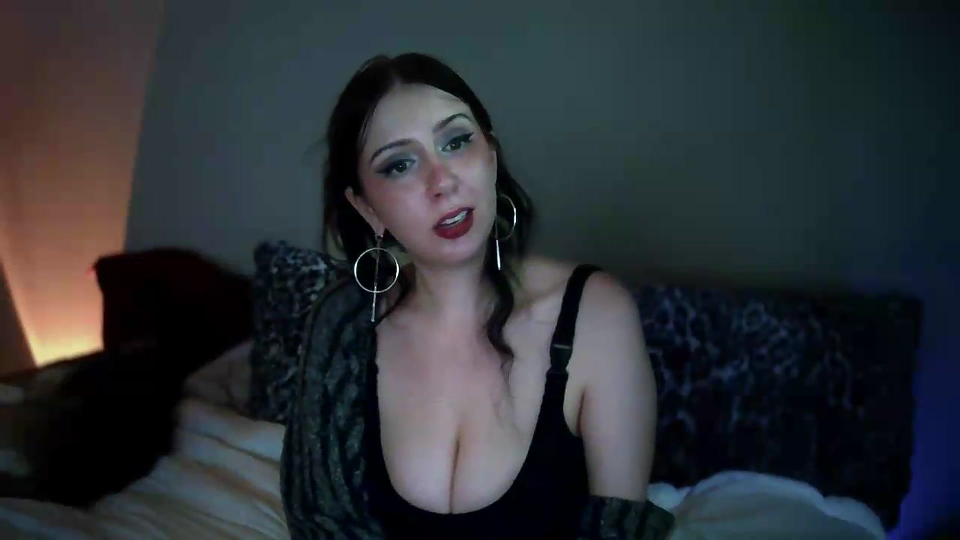 Gallery image thumbnail from Vixendrips's myfreecams stream on, 07/19/2026, 18:27 image 9 of 20