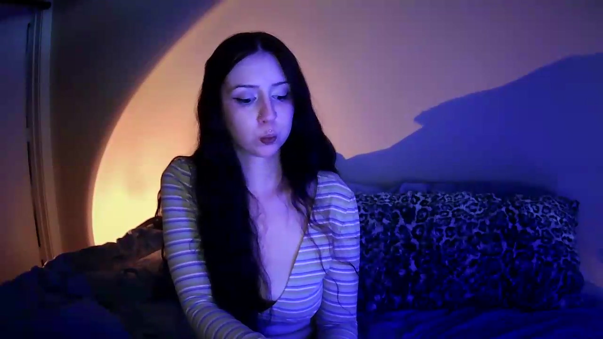 Gallery image thumbnail from Vixendrips's myfreecams stream on, 08/14/2026, 19:19 image 9 of 20