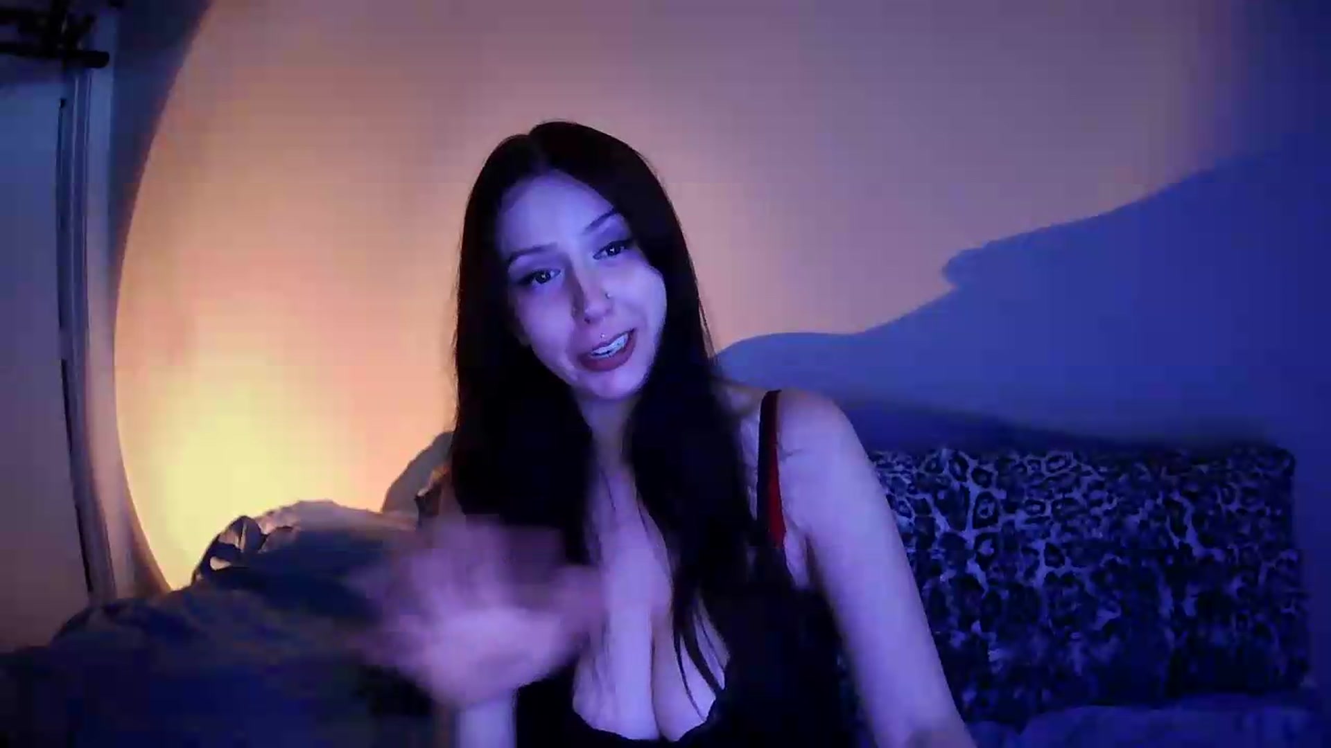 Gallery image thumbnail from Vixendrips's myfreecams stream on, 08/16/2026, 16:44 image 15 of 20