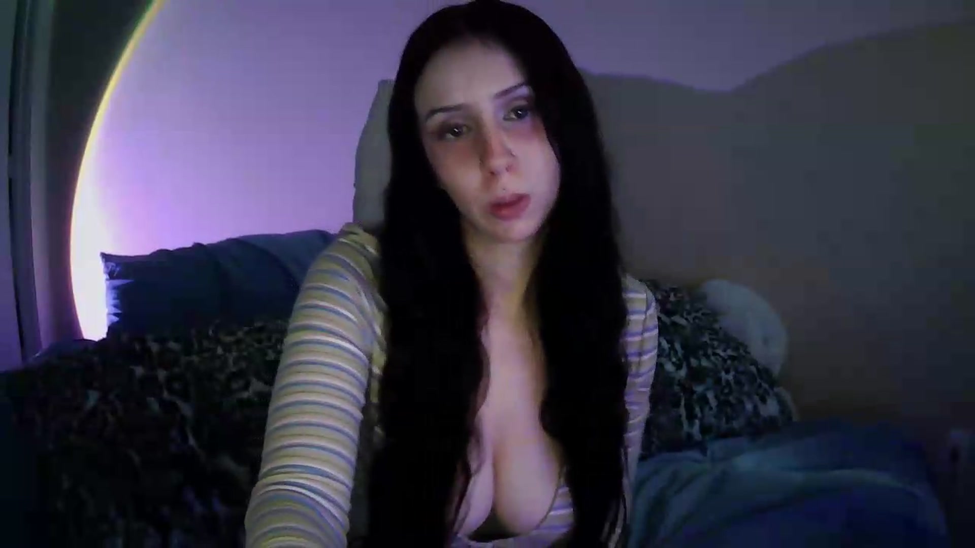 Gallery image thumbnail from Vixendrips's myfreecams stream on, 08/28/2026, 16:59 image 16 of 20