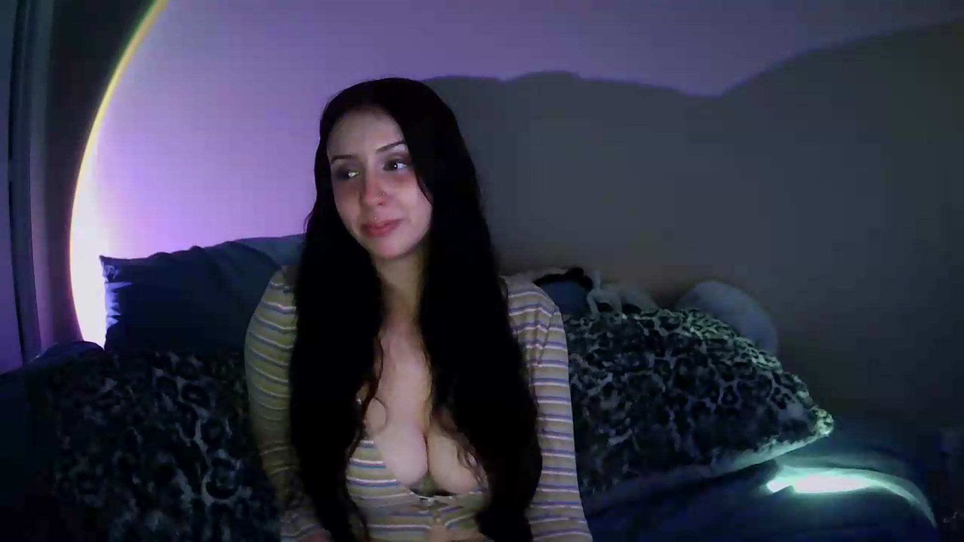 Gallery image thumbnail from Vixendrips's myfreecams stream on, 08/28/2026, 17:24 image 14 of 20