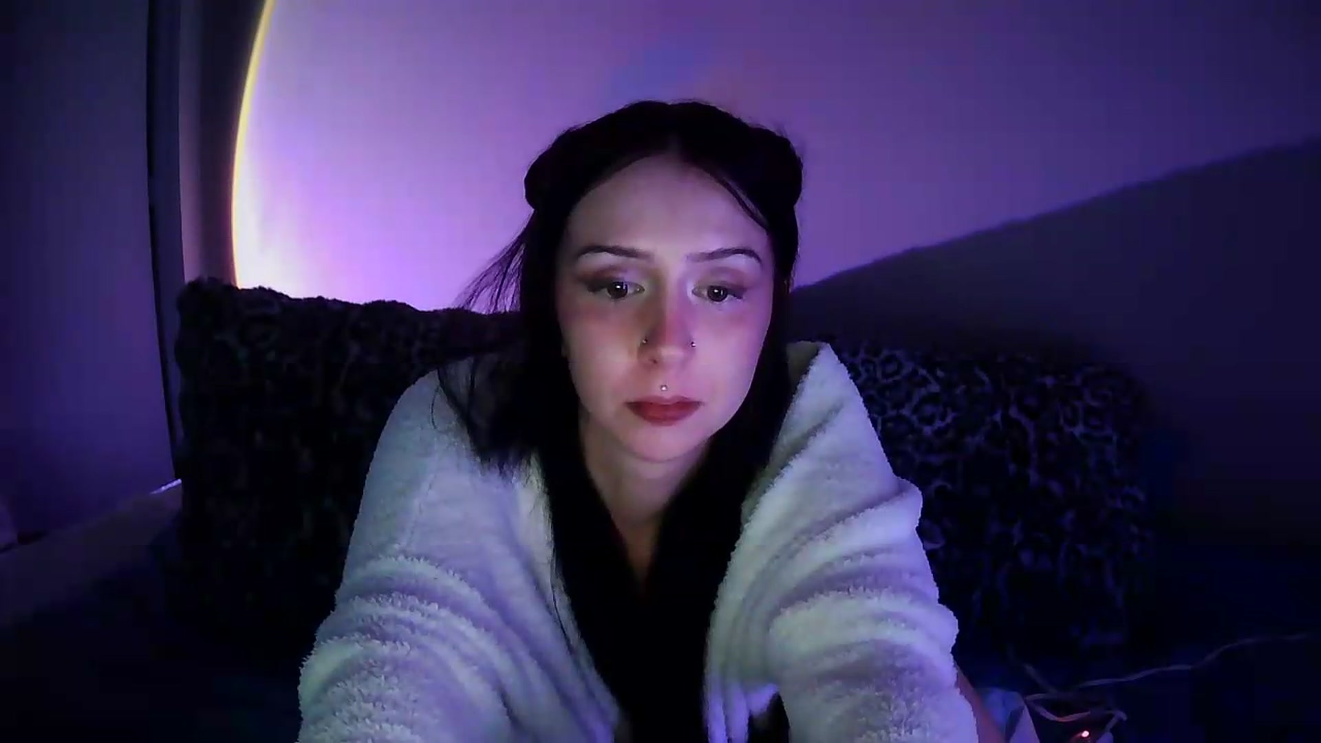 Gallery image thumbnail from Vixendrips's myfreecams stream on, 08/31/2026, 24:46 image 13 of 20