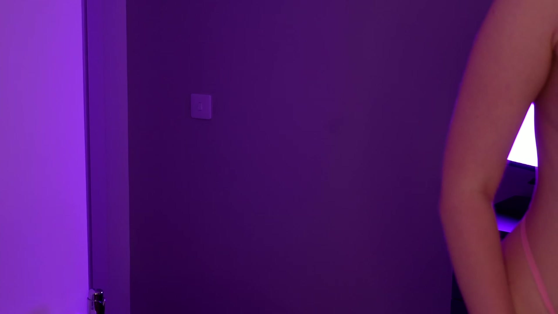 Gallery image thumbnail from Vixenp's myfreecams stream on, 07/17/2023, 24:03 image 5 of 20