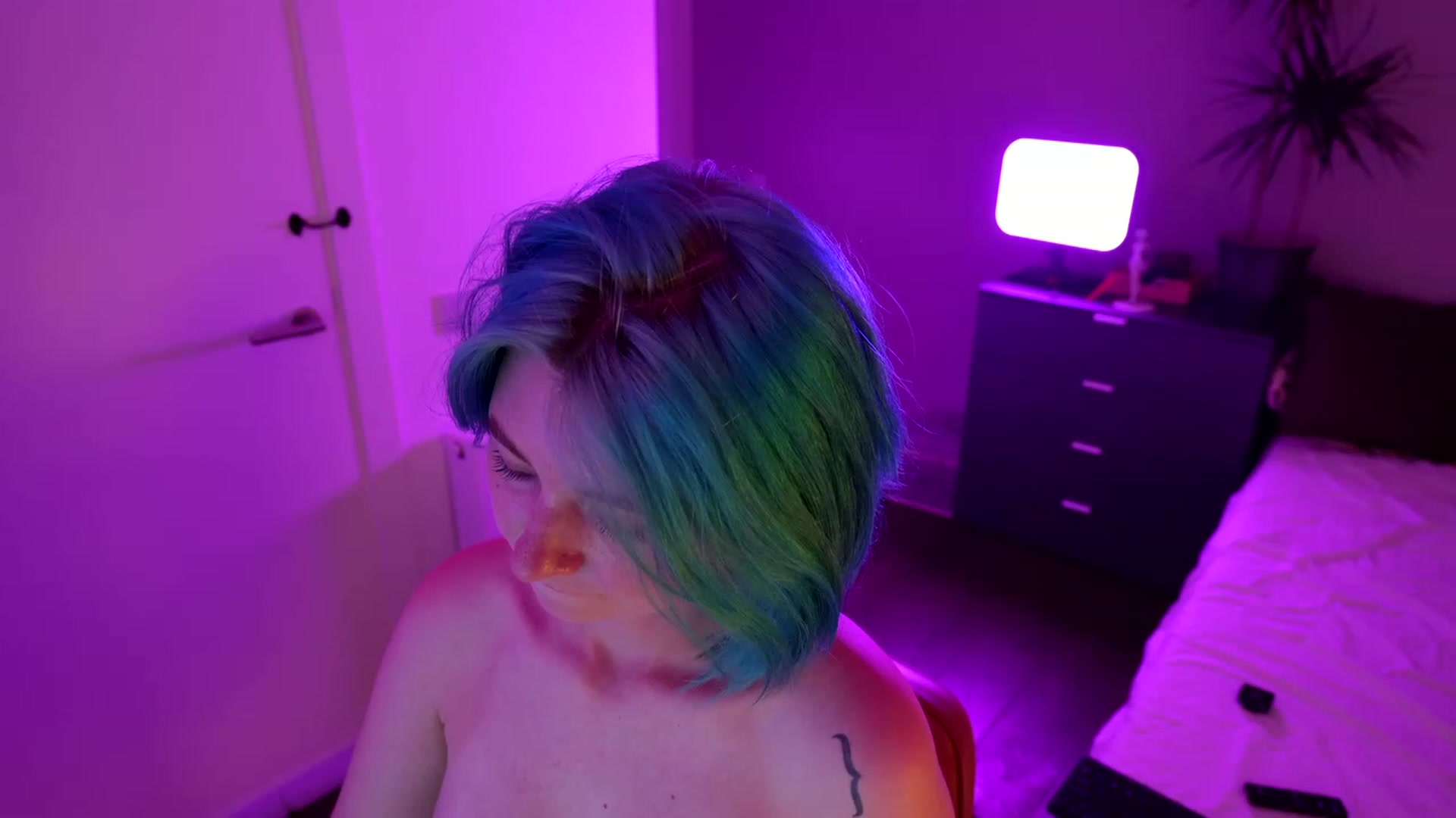 Gallery image thumbnail from Vixenp's myfreecams stream on, 08/27/2023, 23:42 image 1 of 20