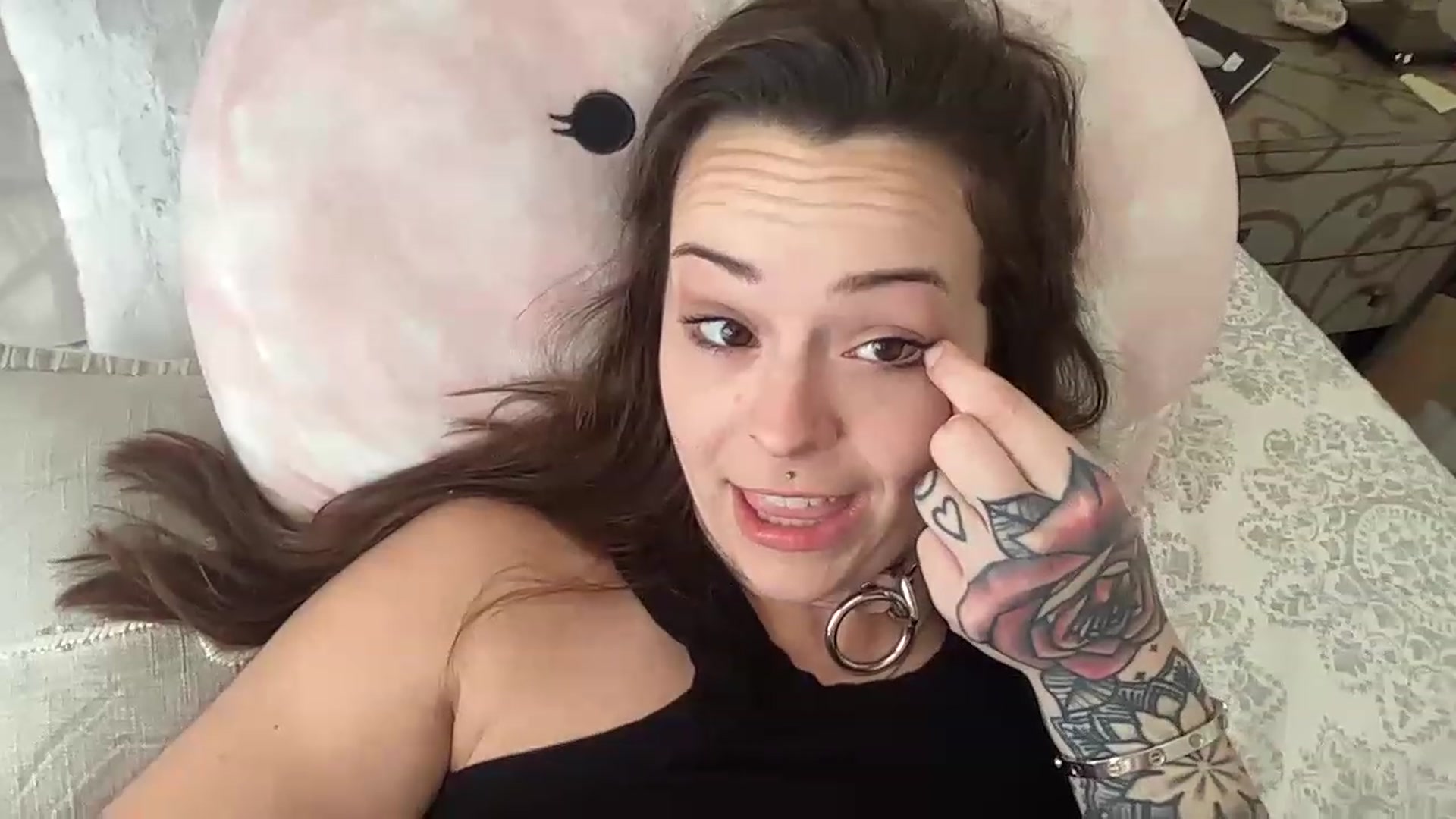 Gallery image thumbnail from Vixeyyy's myfreecams stream on, 03/09/2023, 19:20 image 11 of 20