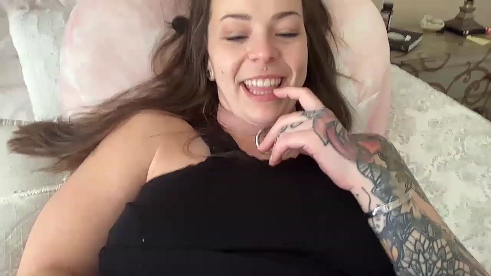 Gallery image thumbnail from Vixeyyy's myfreecams stream on, 03/09/2023, 19:20 image 2 of 20