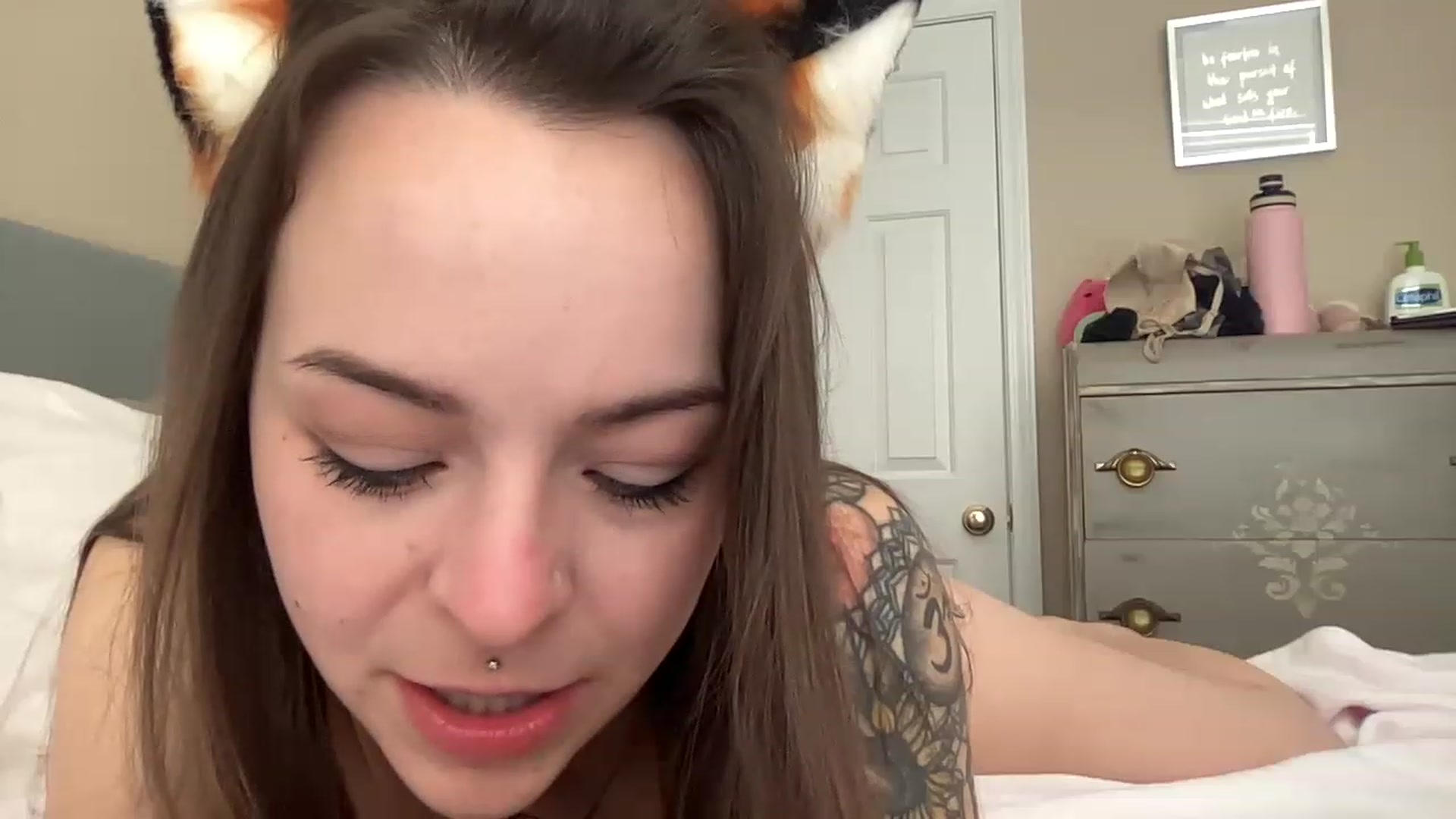 Gallery image thumbnail from Vixeyyy's myfreecams stream on, 03/20/2023, 18:45 image 18 of 20
