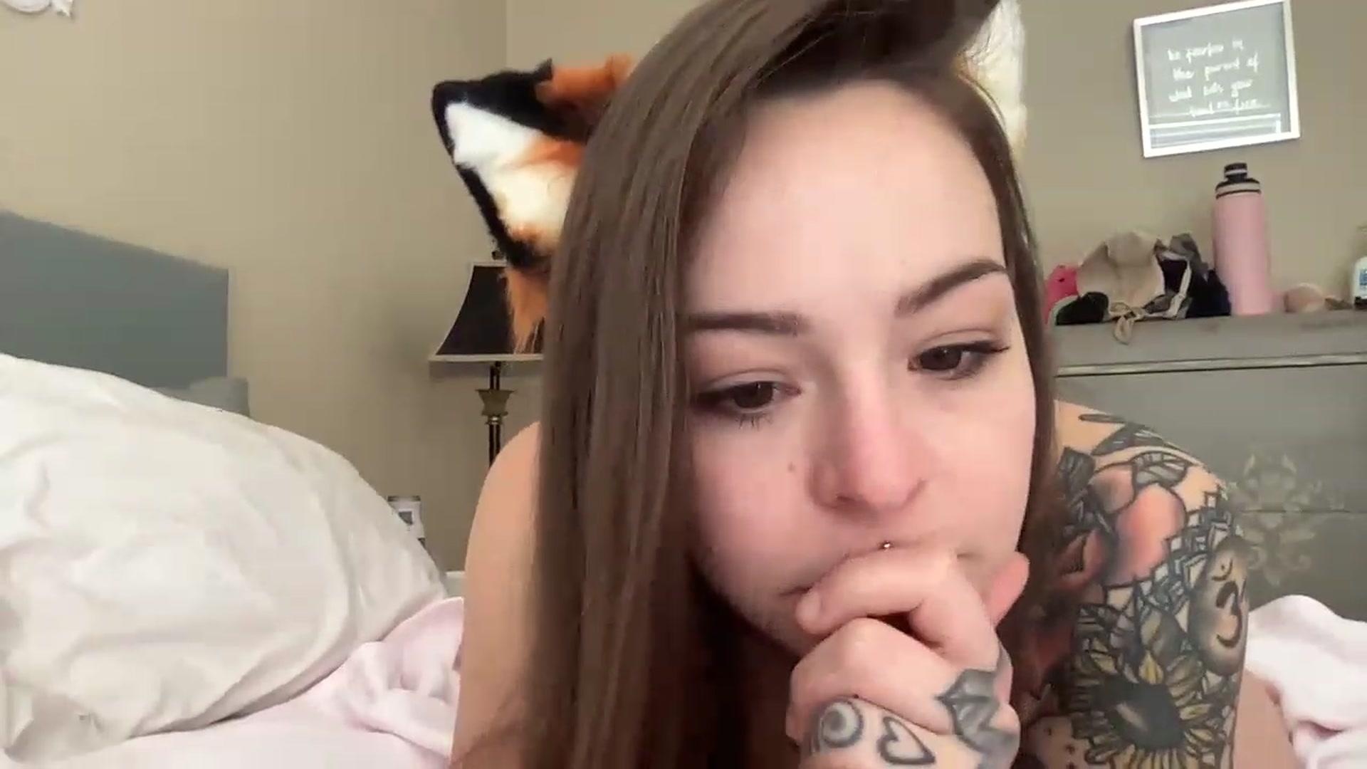 Gallery image thumbnail from Vixeyyy's myfreecams stream on, 03/20/2023, 18:45 image 14 of 20
