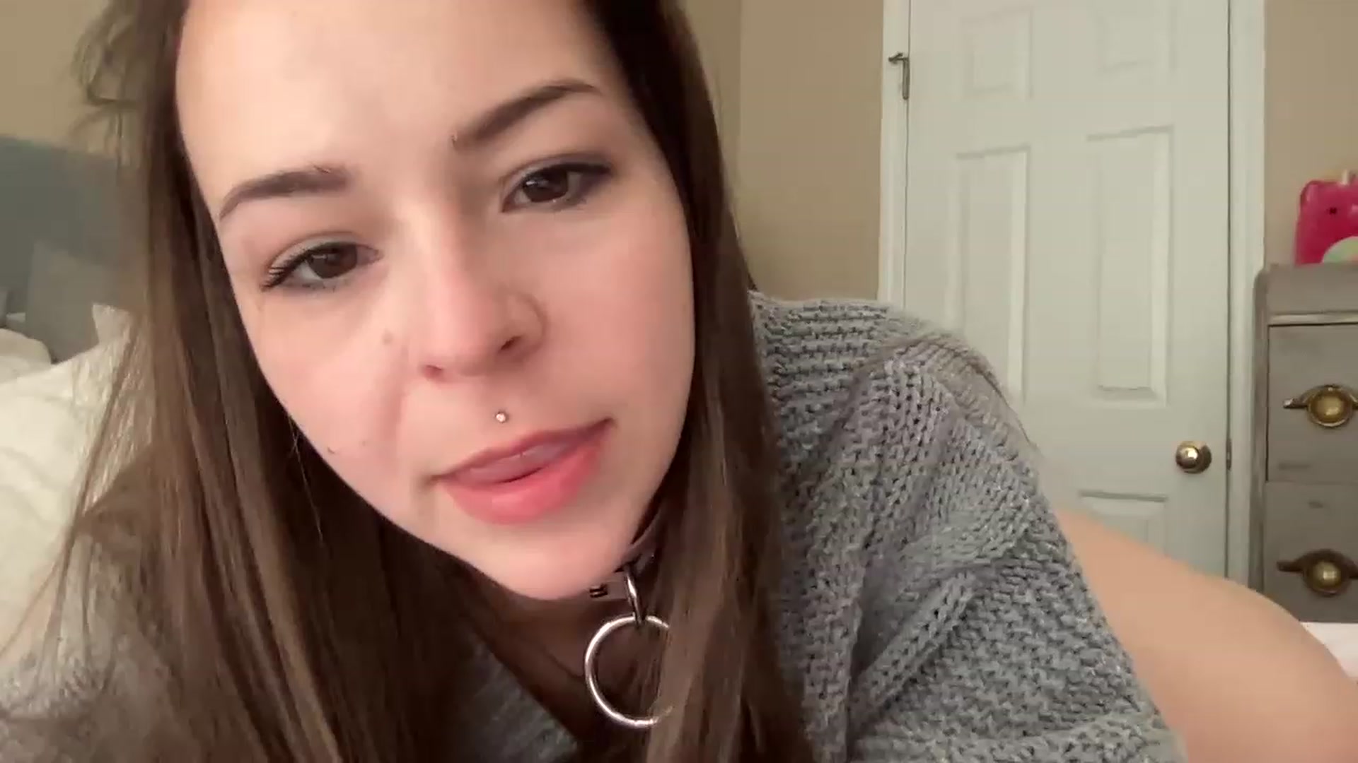 Gallery image thumbnail from Vixeyyy's myfreecams stream on, 03/21/2023, 15:12 image 3 of 20