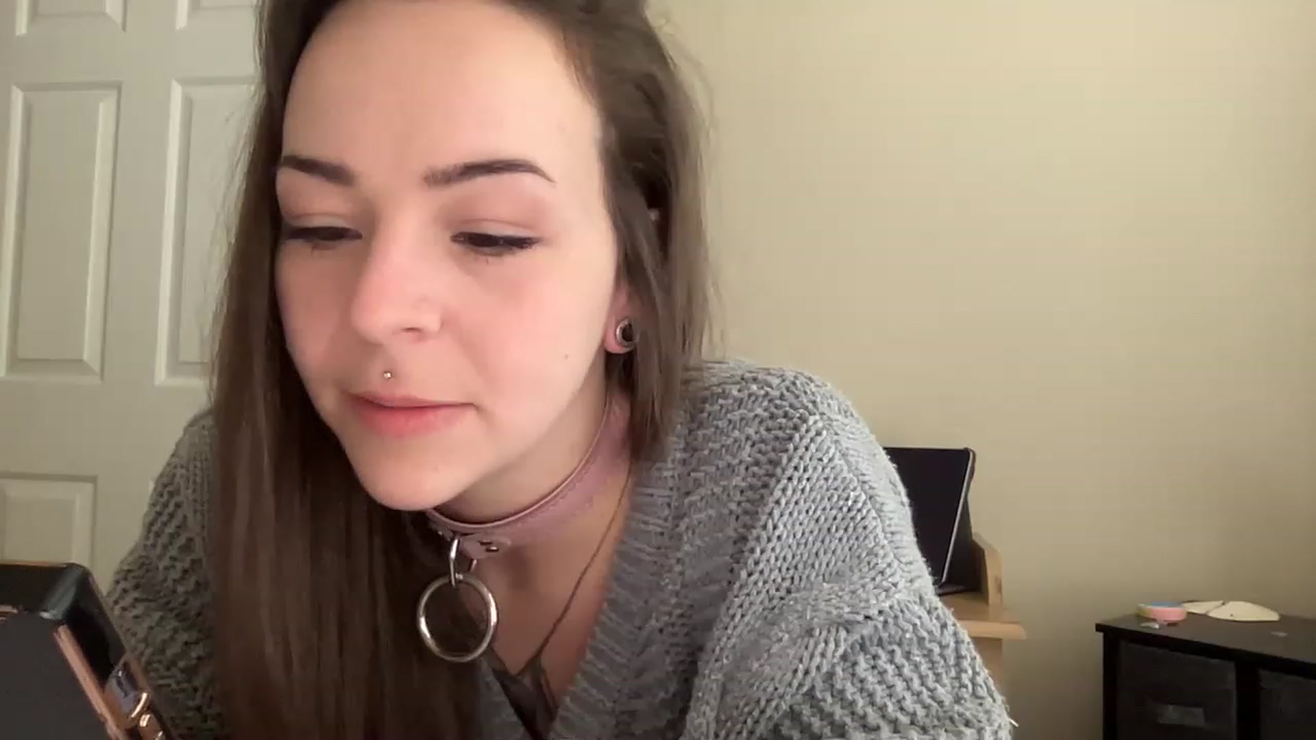 Gallery image thumbnail from Vixeyyy's myfreecams stream on, 03/24/2023, 13:52 image 8 of 20