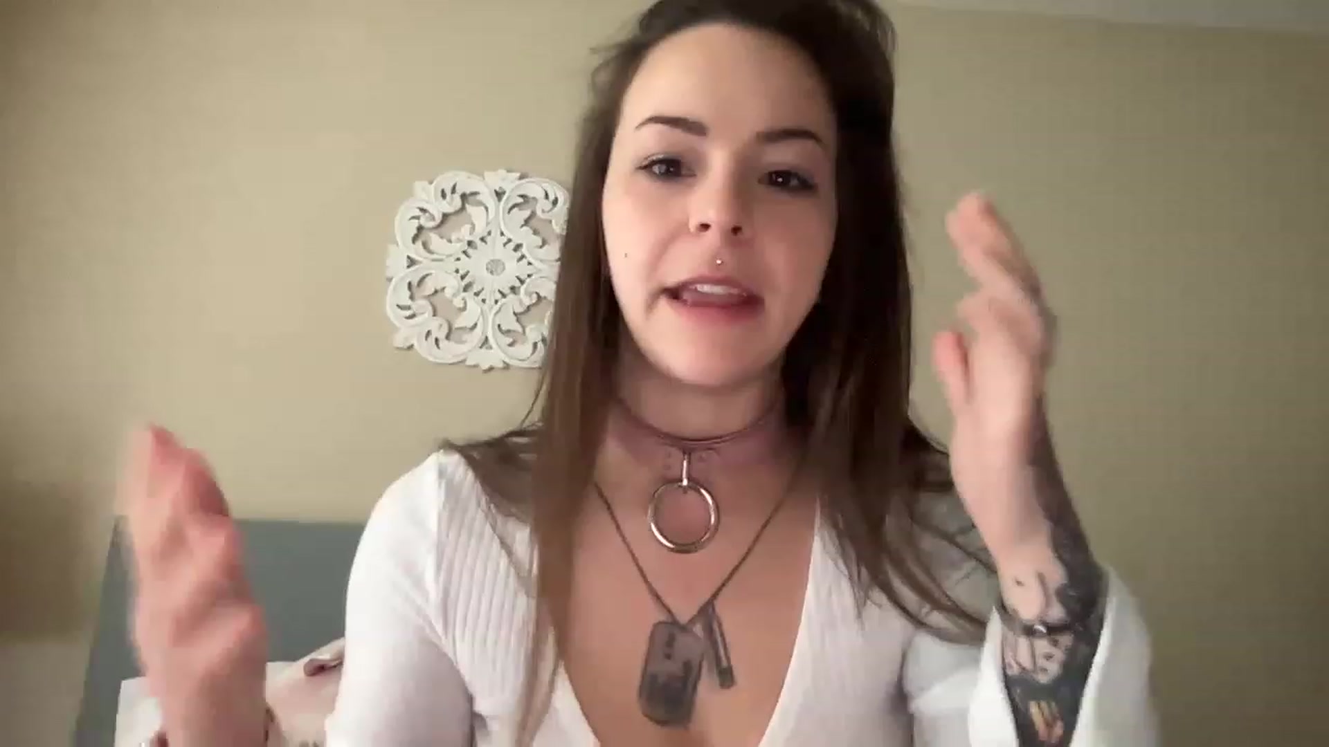 Gallery image thumbnail from Vixeyyy's myfreecams stream on, 03/28/2023, 14:12 image 6 of 20