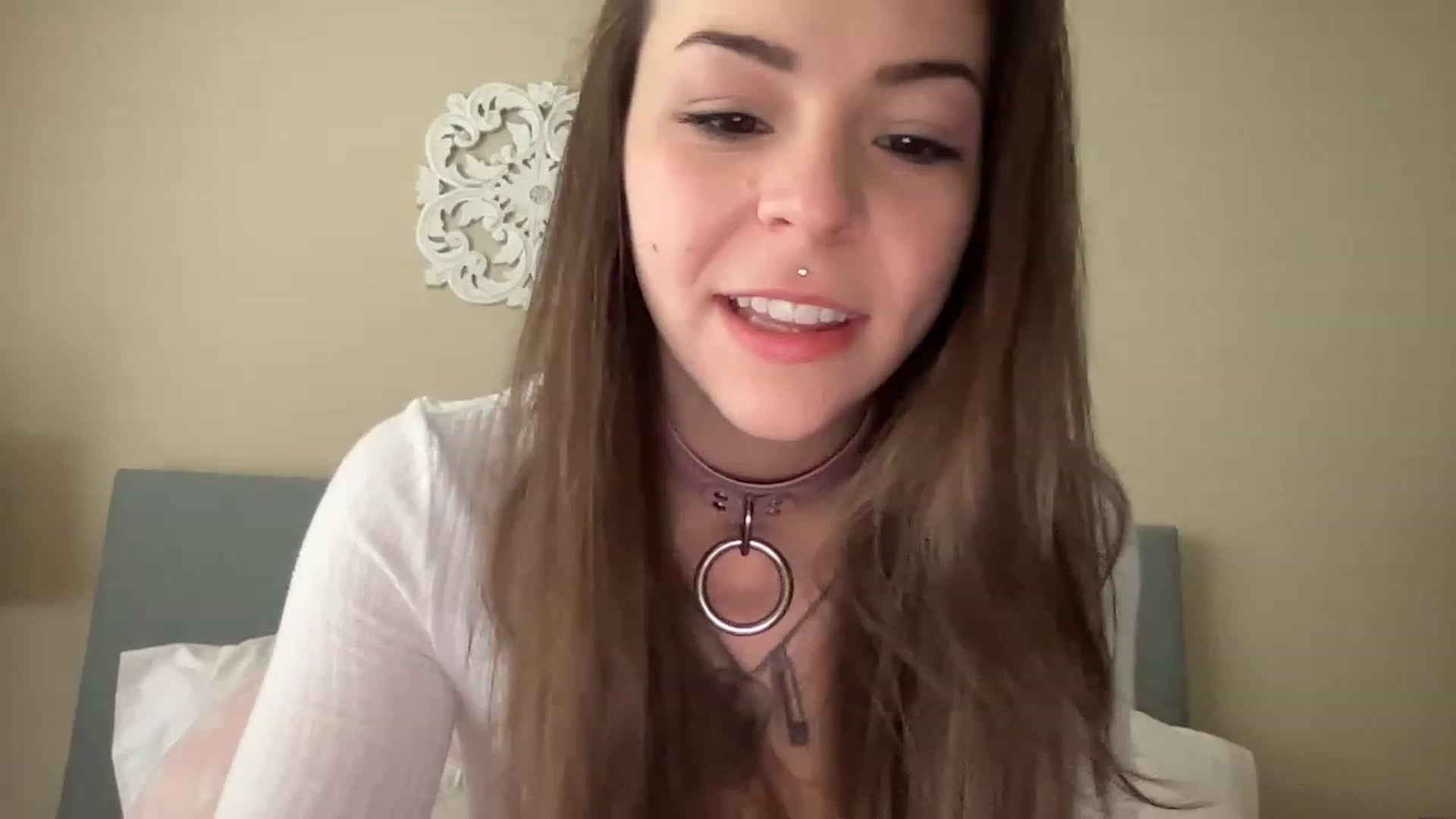Gallery image thumbnail from Vixeyyy's myfreecams stream on, 03/28/2023, 14:12 image 17 of 20