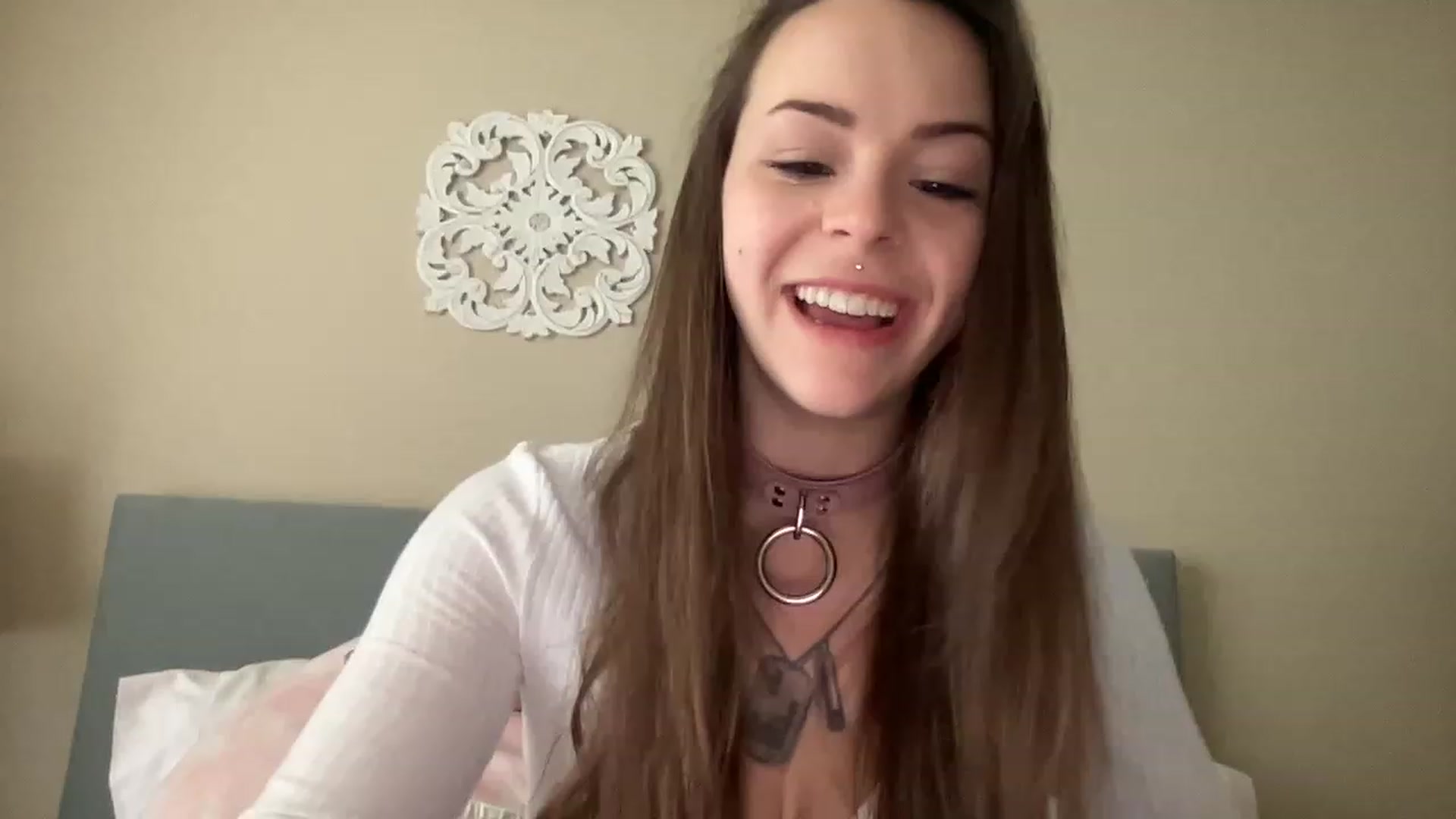 Gallery image thumbnail from Vixeyyy's myfreecams stream on, 03/28/2023, 14:12 image 12 of 20