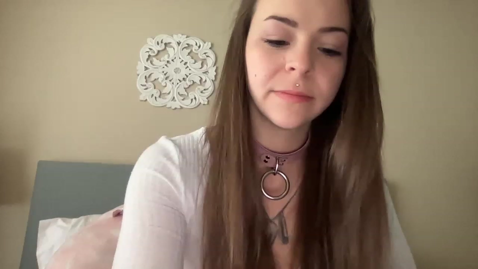 Gallery image thumbnail from Vixeyyy's myfreecams stream on, 03/28/2023, 14:12 image 11 of 20