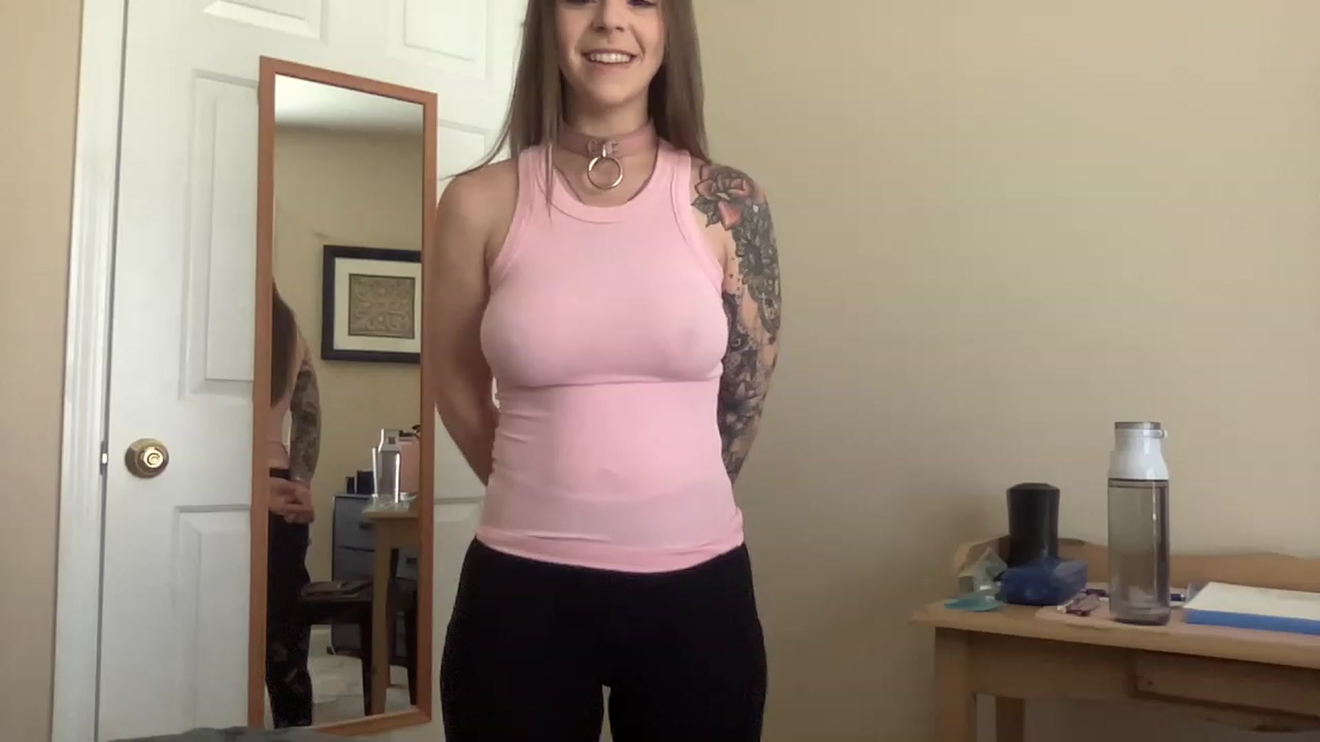 Gallery image thumbnail from Vixeyyy's myfreecams stream on, 04/10/2023, 13:29 image 3 of 20