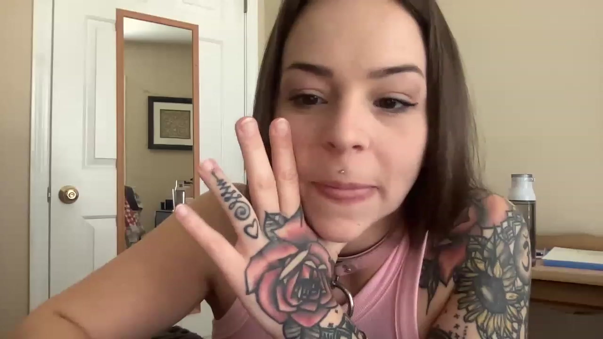 Gallery image thumbnail from Vixeyyy's myfreecams stream on, 04/10/2023, 13:29 image 15 of 20